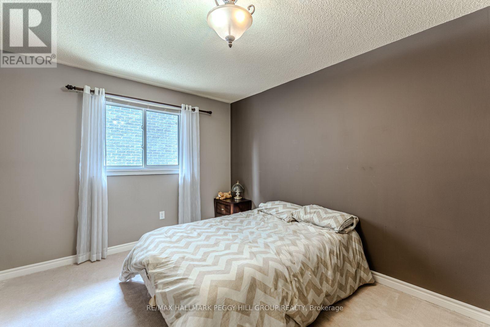 10 Stephanie Lane, Barrie, Ontario  L4N 0V2 - Photo 7 - S12474319