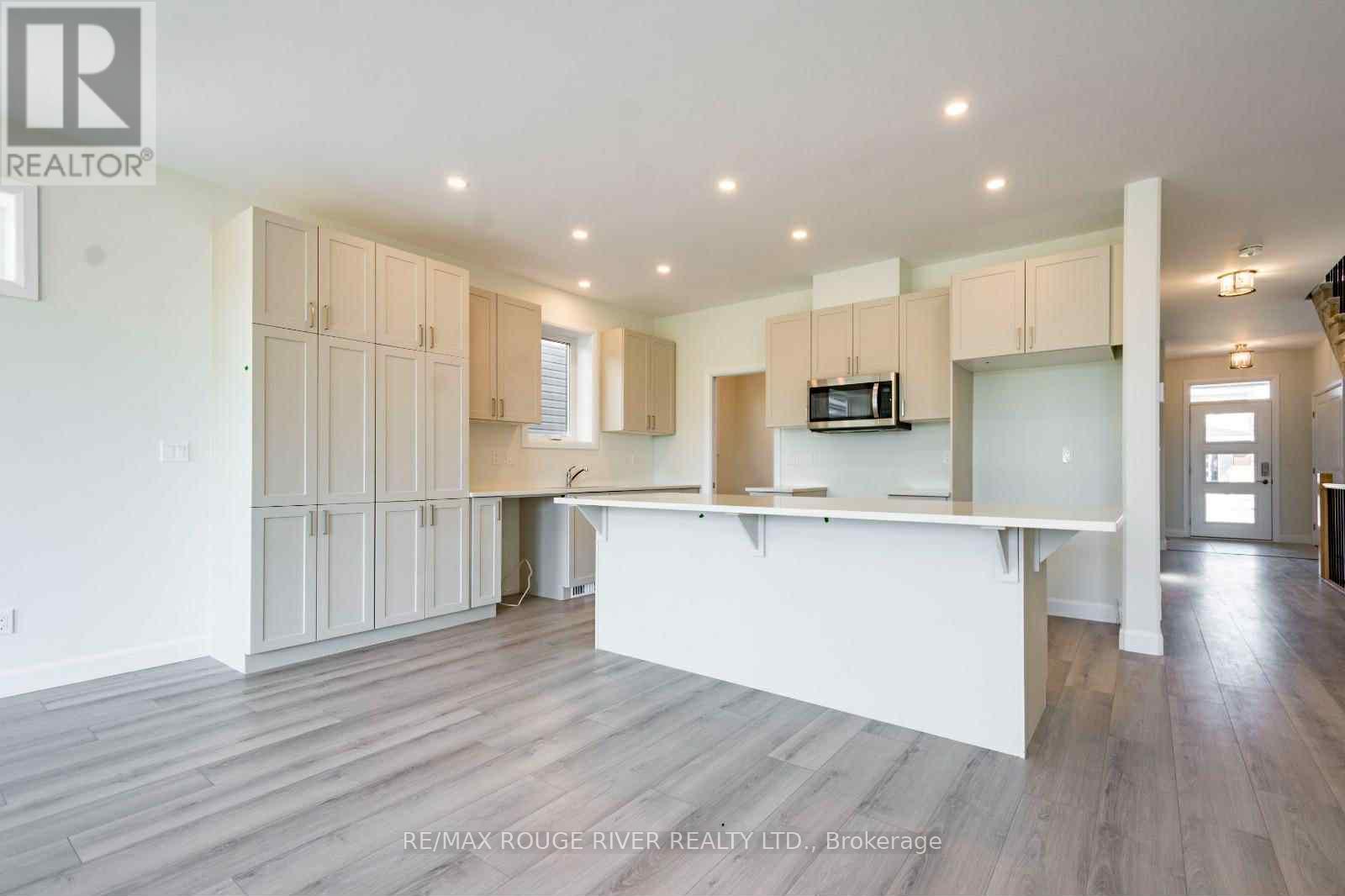 46 Erie Court, Loyalist, Ontario  K7N 0E3 - Photo 4 - X12449508