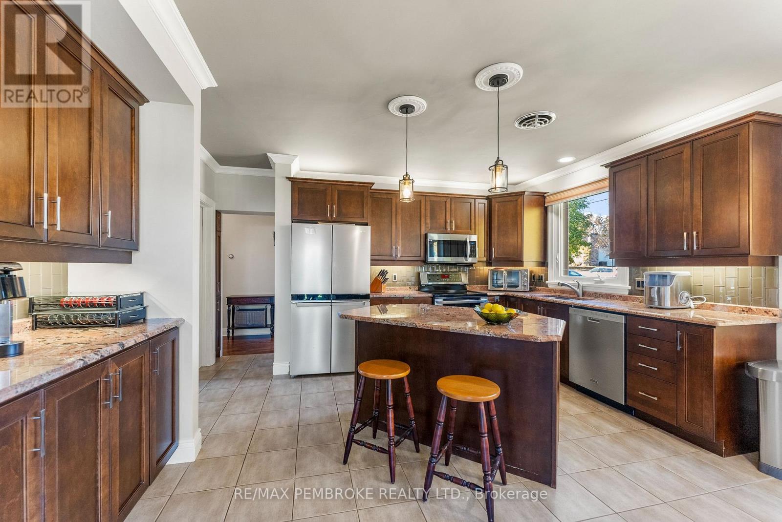 235 Broadview Drive, Pembroke, Ontario  K8A 2A5 - Photo 15 - X12487455