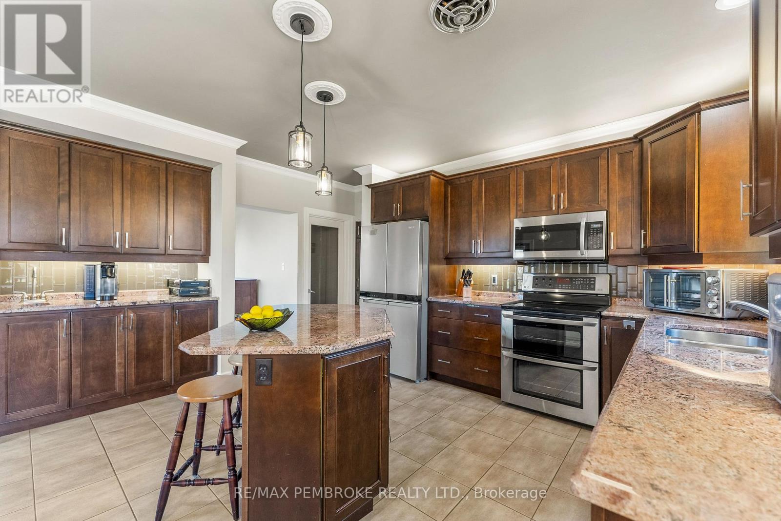 235 Broadview Drive, Pembroke, Ontario  K8A 2A5 - Photo 19 - X12487455