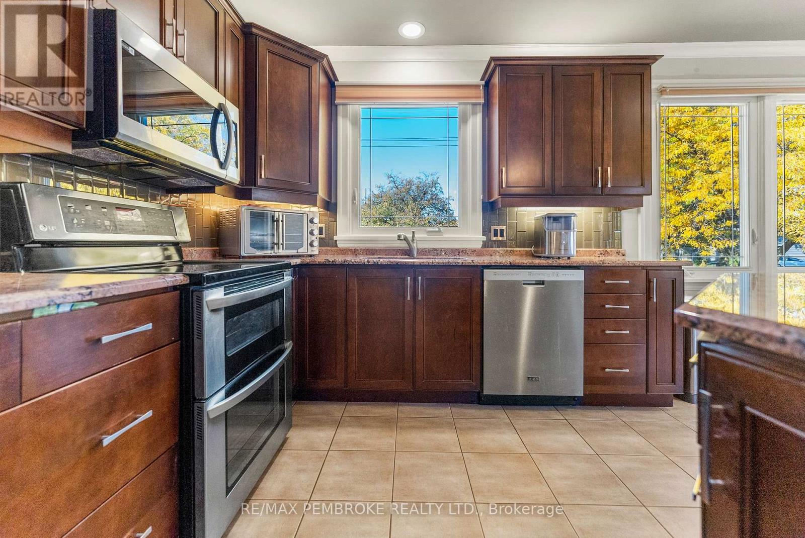 235 Broadview Drive, Pembroke, Ontario  K8A 2A5 - Photo 20 - X12487455