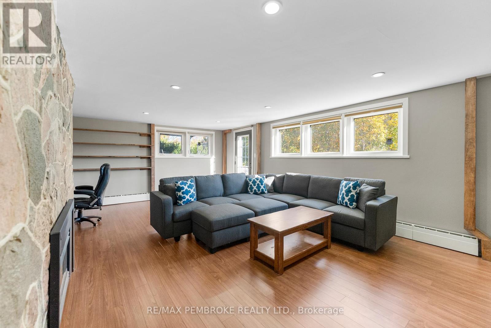 235 Broadview Drive, Pembroke, Ontario  K8A 2A5 - Photo 34 - X12487455