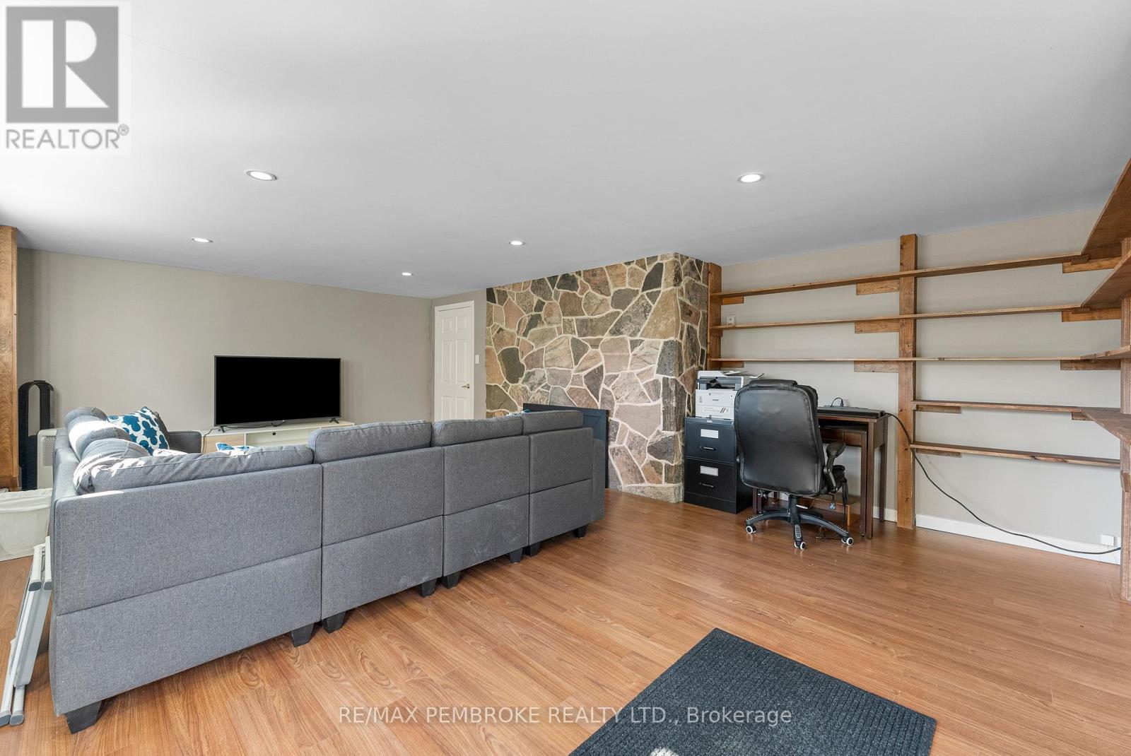 235 Broadview Drive, Pembroke, Ontario  K8A 2A5 - Photo 36 - X12487455