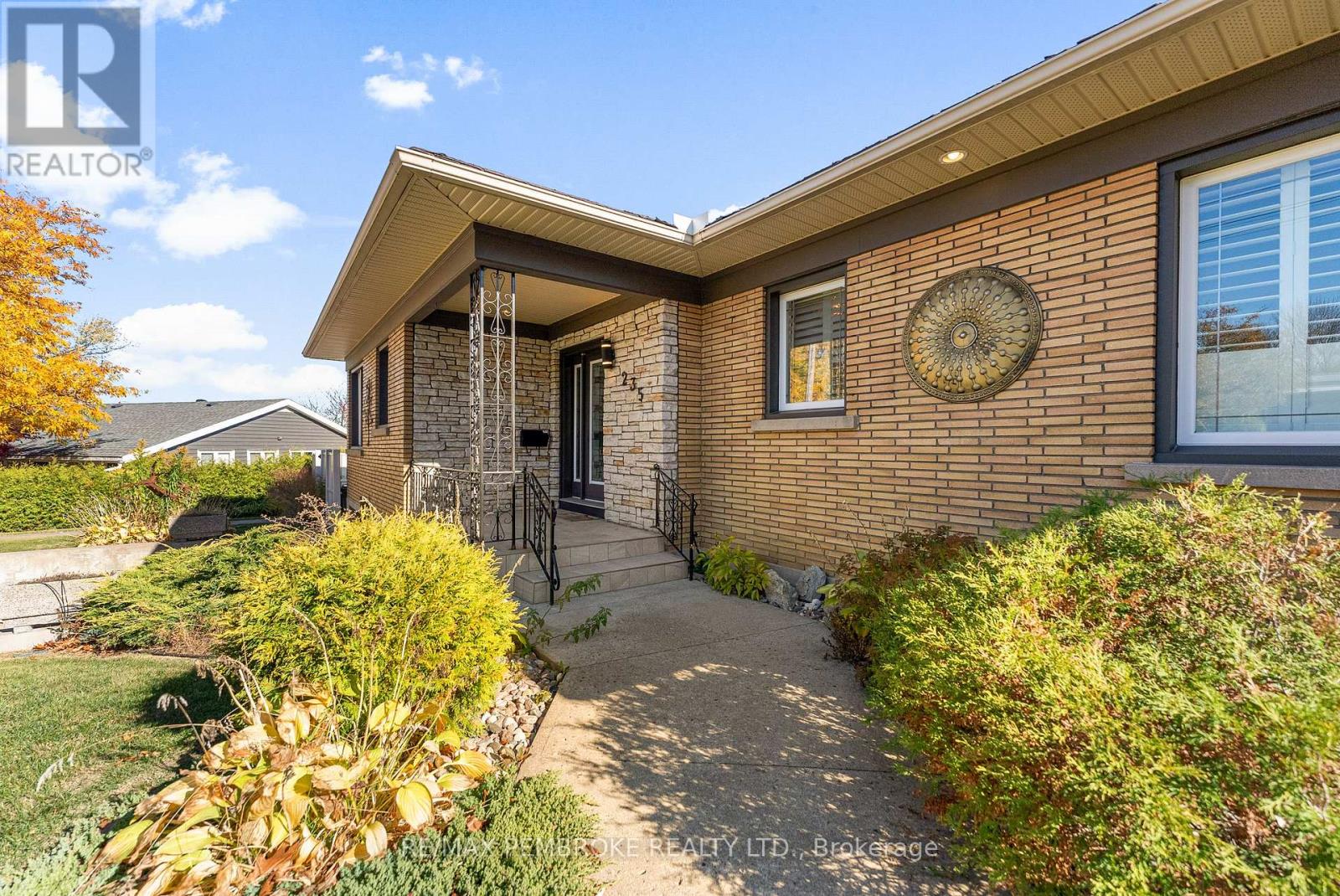 235 Broadview Drive, Pembroke, Ontario  K8A 2A5 - Photo 4 - X12487455