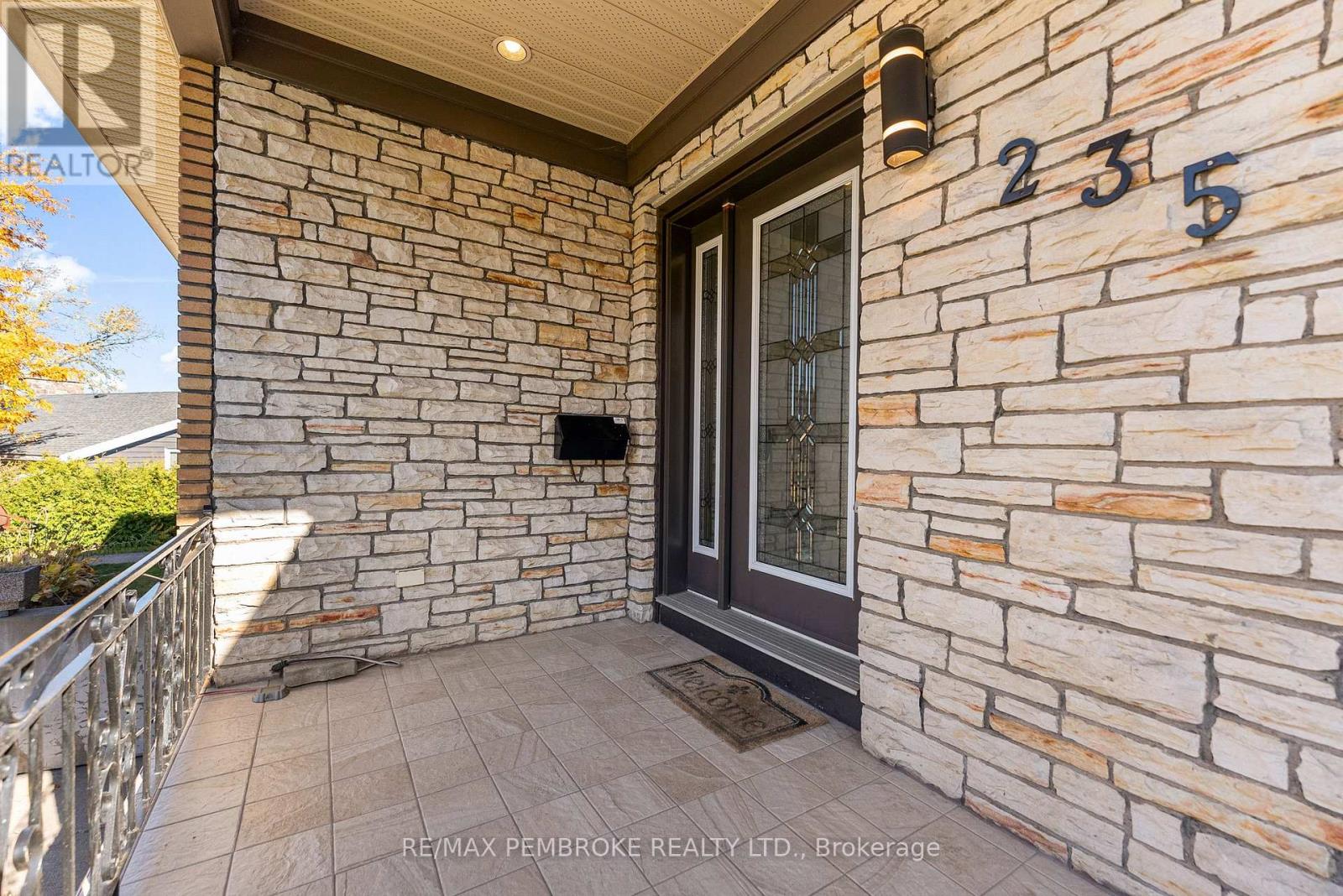 235 Broadview Drive, Pembroke, Ontario  K8A 2A5 - Photo 5 - X12487455