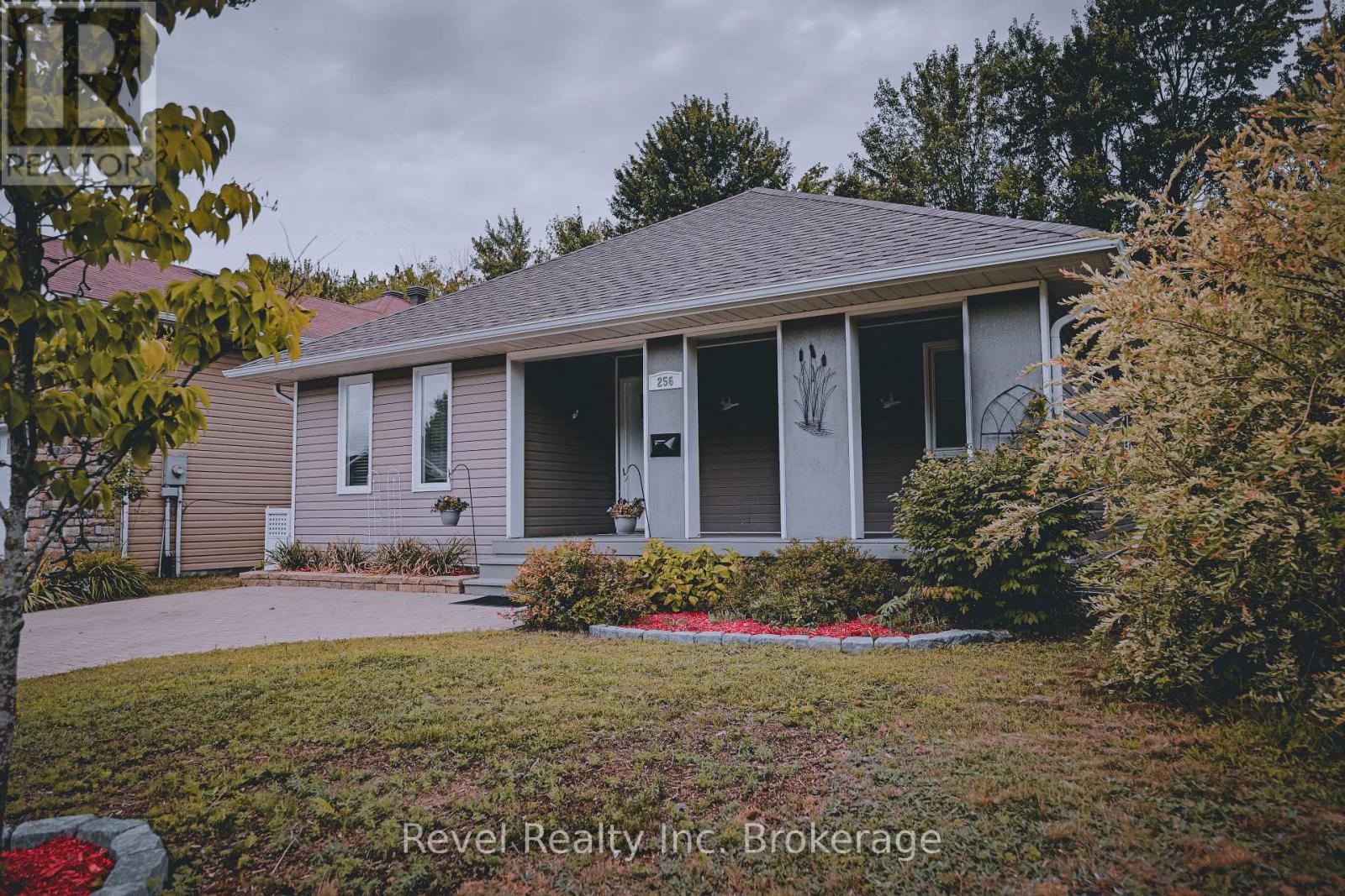 256 Thelma Avenue, North Bay, Ontario  P1A 4M8 - Photo 3 - X12487444