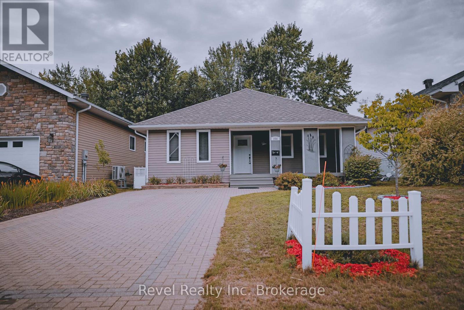 256 Thelma Avenue, North Bay, Ontario  P1A 4M8 - Photo 4 - X12487444