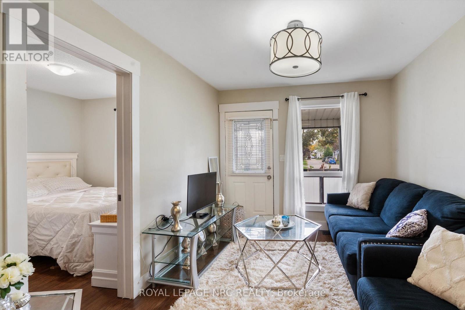 31 Rodman Street, St. Catharines (Downtown), Ontario  L2R 5C9 - Photo 11 - X12487448