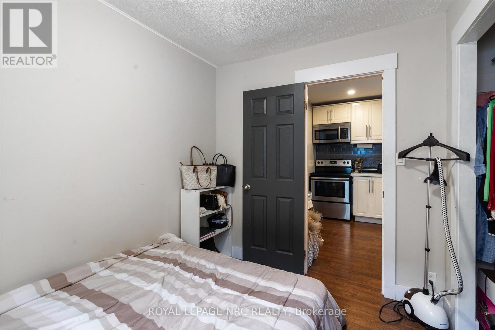 31 Rodman Street, St. Catharines (Downtown), Ontario  L2R 5C9 - Photo 13 - X12487448