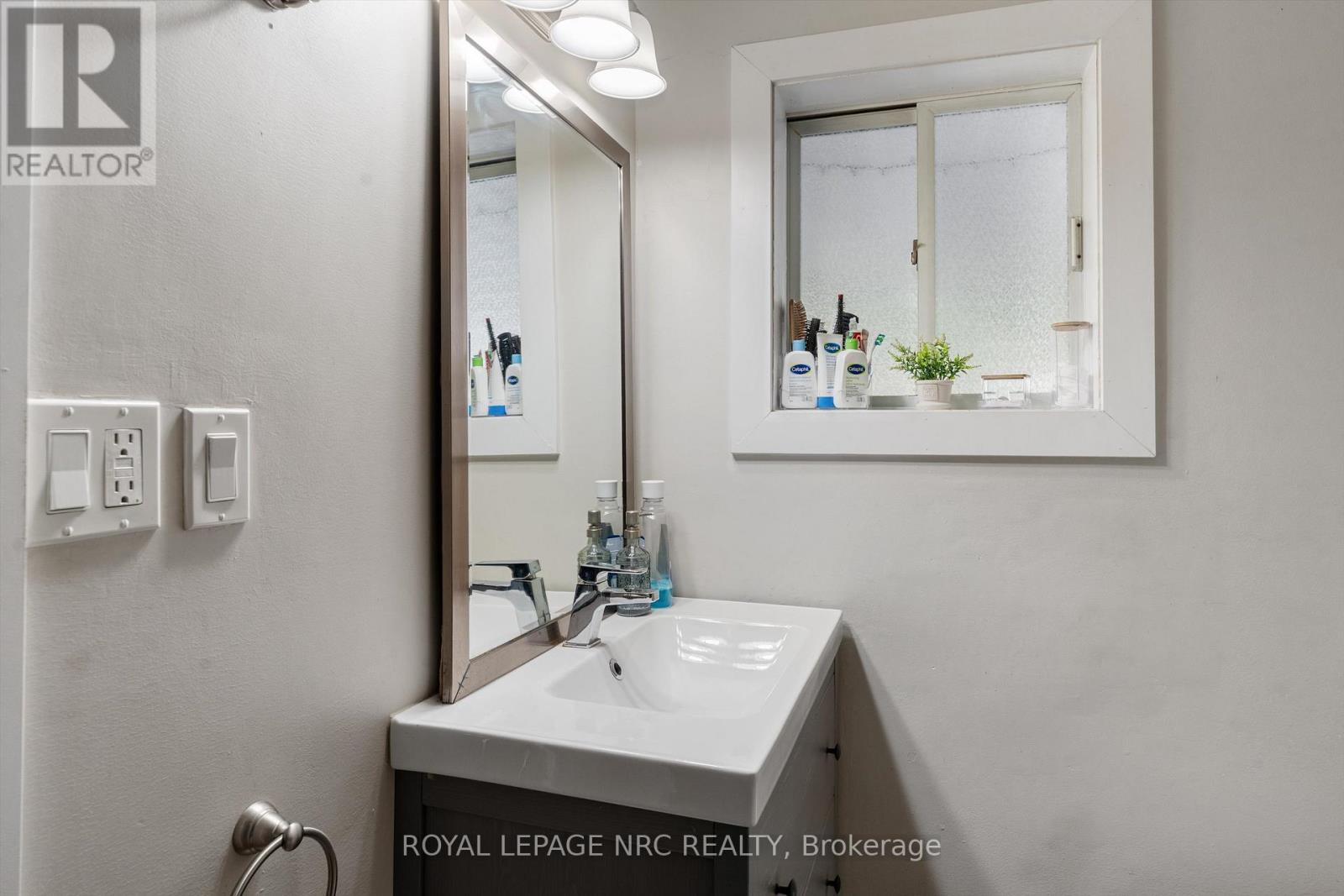 31 Rodman Street, St. Catharines (Downtown), Ontario  L2R 5C9 - Photo 15 - X12487448