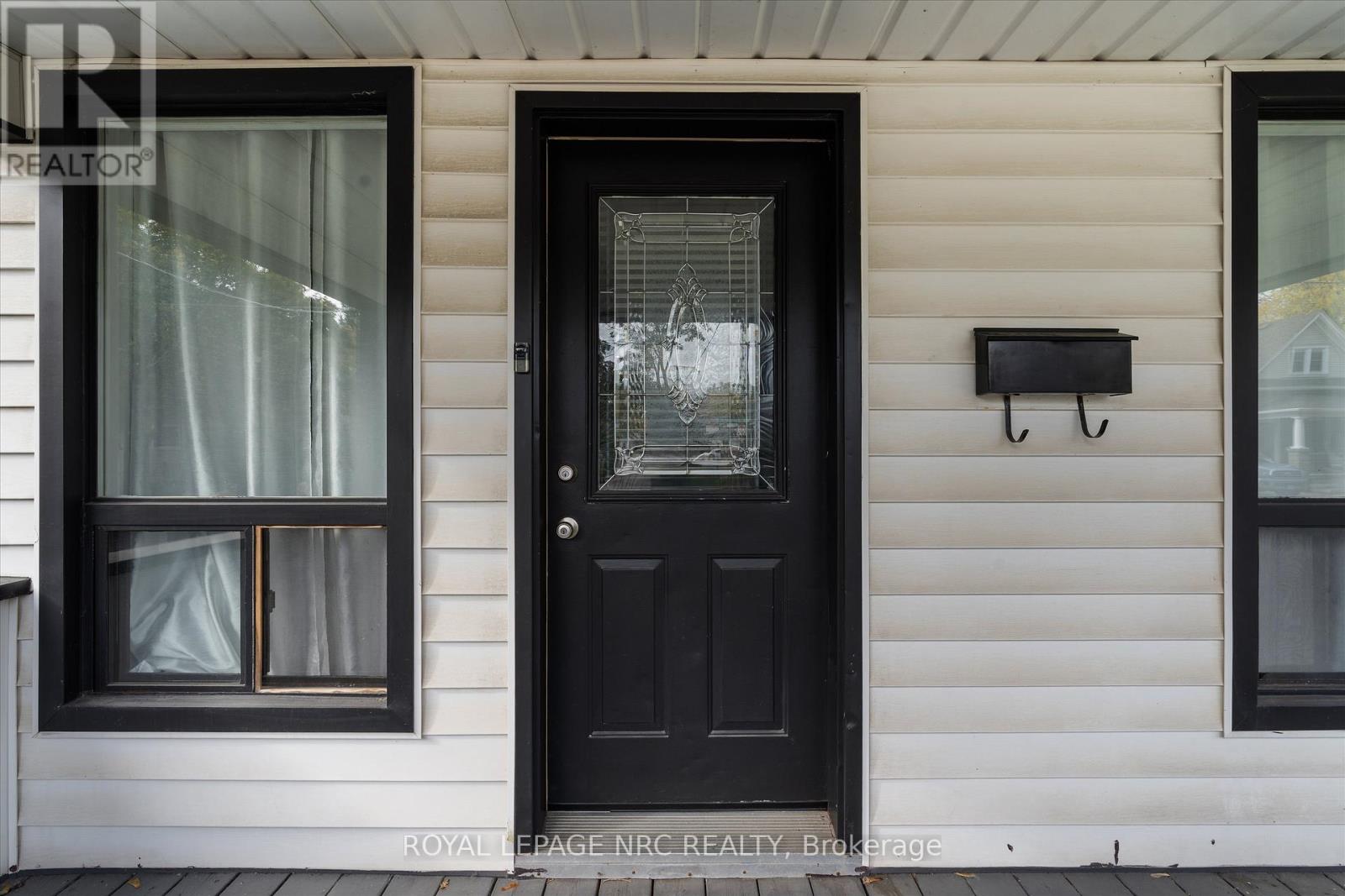 31 Rodman Street, St. Catharines (Downtown), Ontario  L2R 5C9 - Photo 3 - X12487448