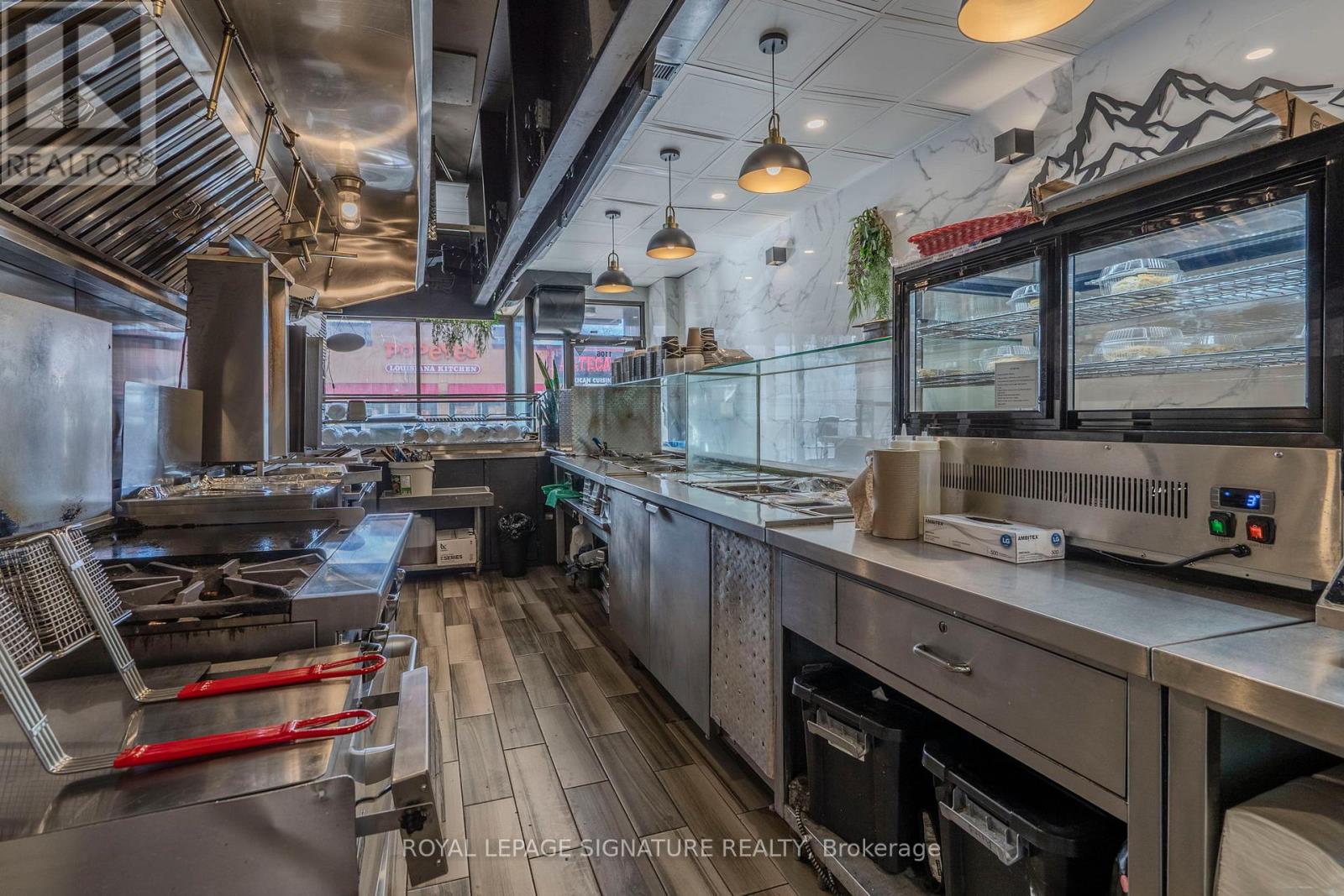 1106 Bloor Street W, Toronto, Ontario  M6H 1M8 - Photo 10 - W12487221