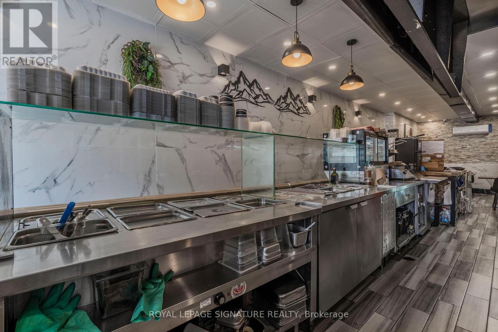 1106 Bloor Street W, Toronto, Ontario  M6H 1M8 - Photo 11 - W12487221