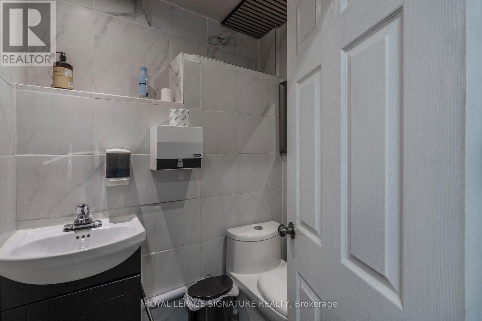 1106 Bloor Street W, Toronto, Ontario  M6H 1M8 - Photo 18 - W12487221