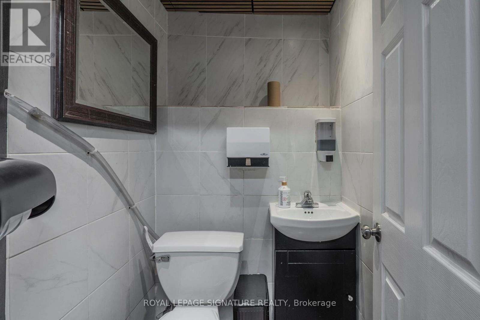 1106 Bloor Street W, Toronto, Ontario  M6H 1M8 - Photo 19 - W12487221