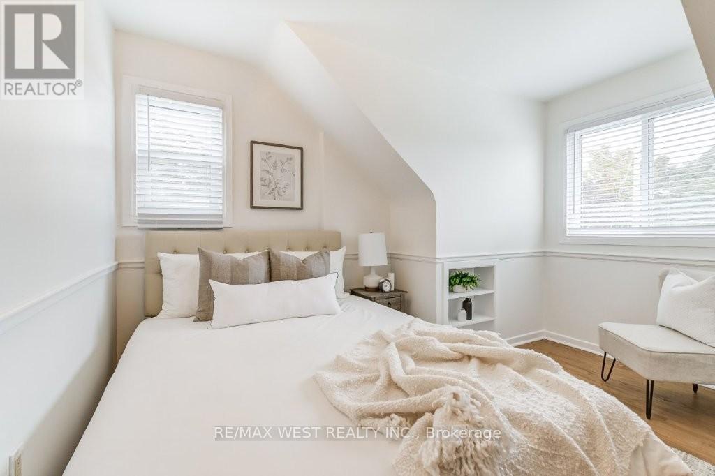 47 Breadner Drive, Toronto, Ontario  M9R 3M5 - Photo 26 - W12487251