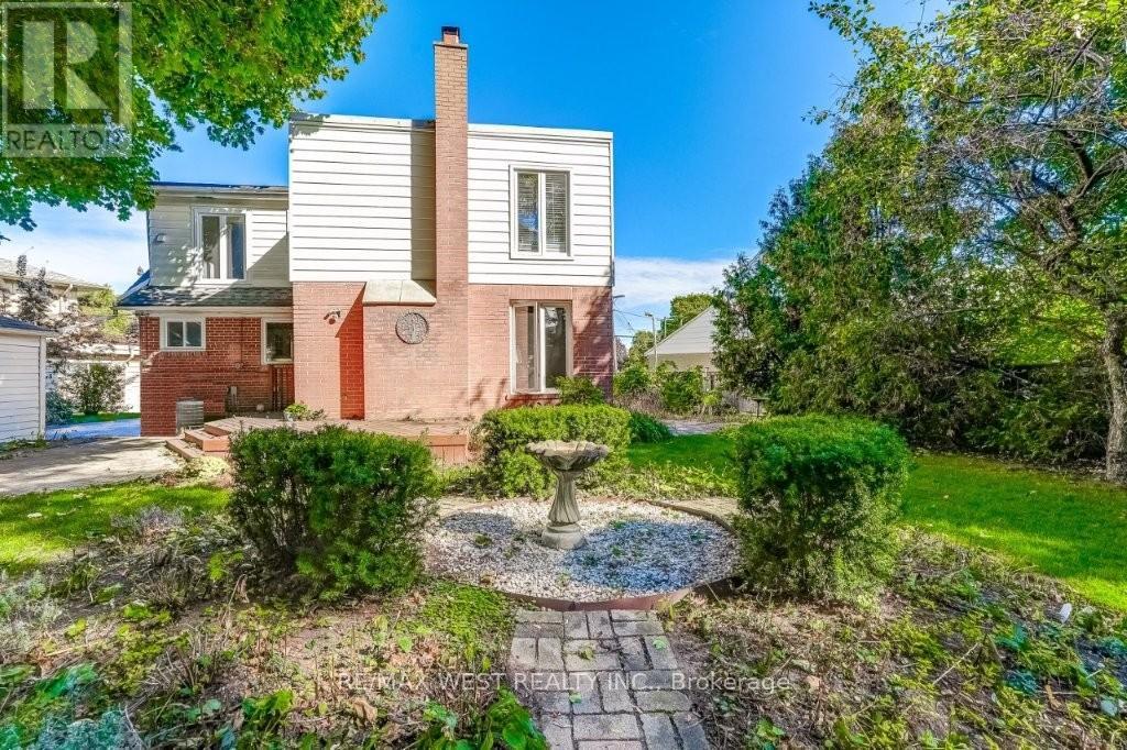 47 Breadner Drive, Toronto, Ontario  M9R 3M5 - Photo 39 - W12487251