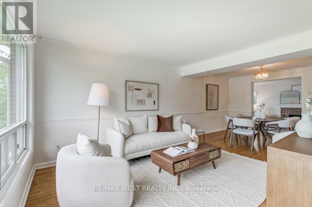 47 Breadner Drive, Toronto, Ontario  M9R 3M5 - Photo 5 - W12487251