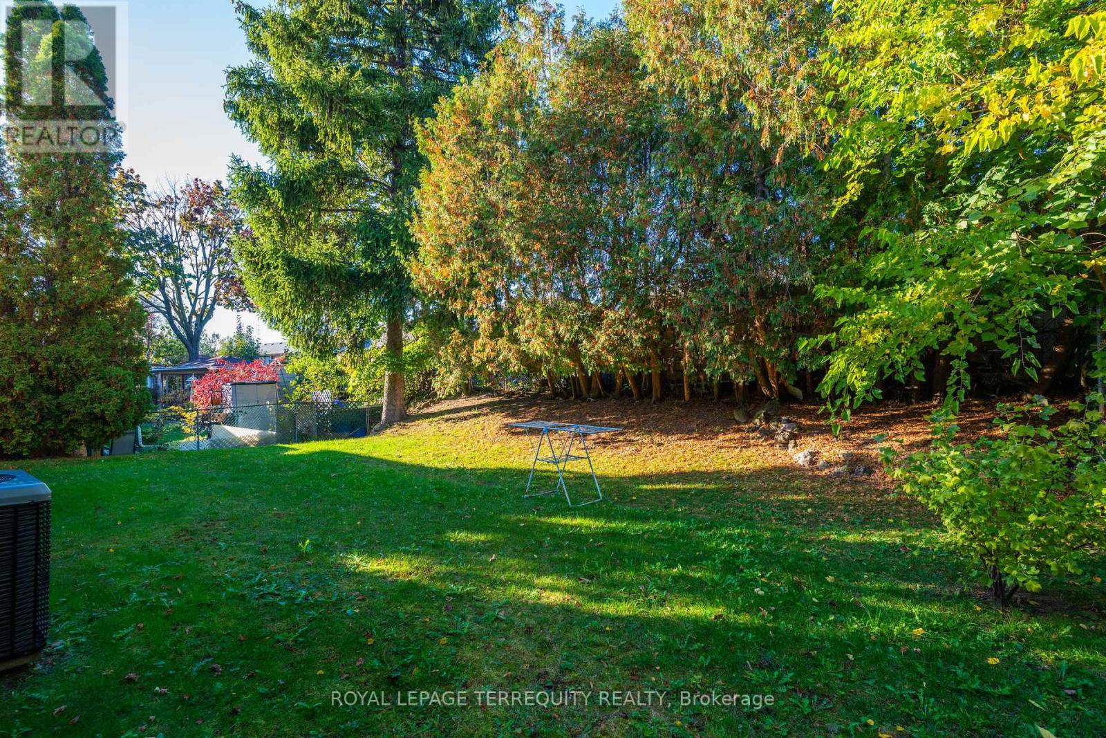 106 Grandravine Drive, Toronto, Ontario  M3J 1B4 - Photo 32 - W12487265