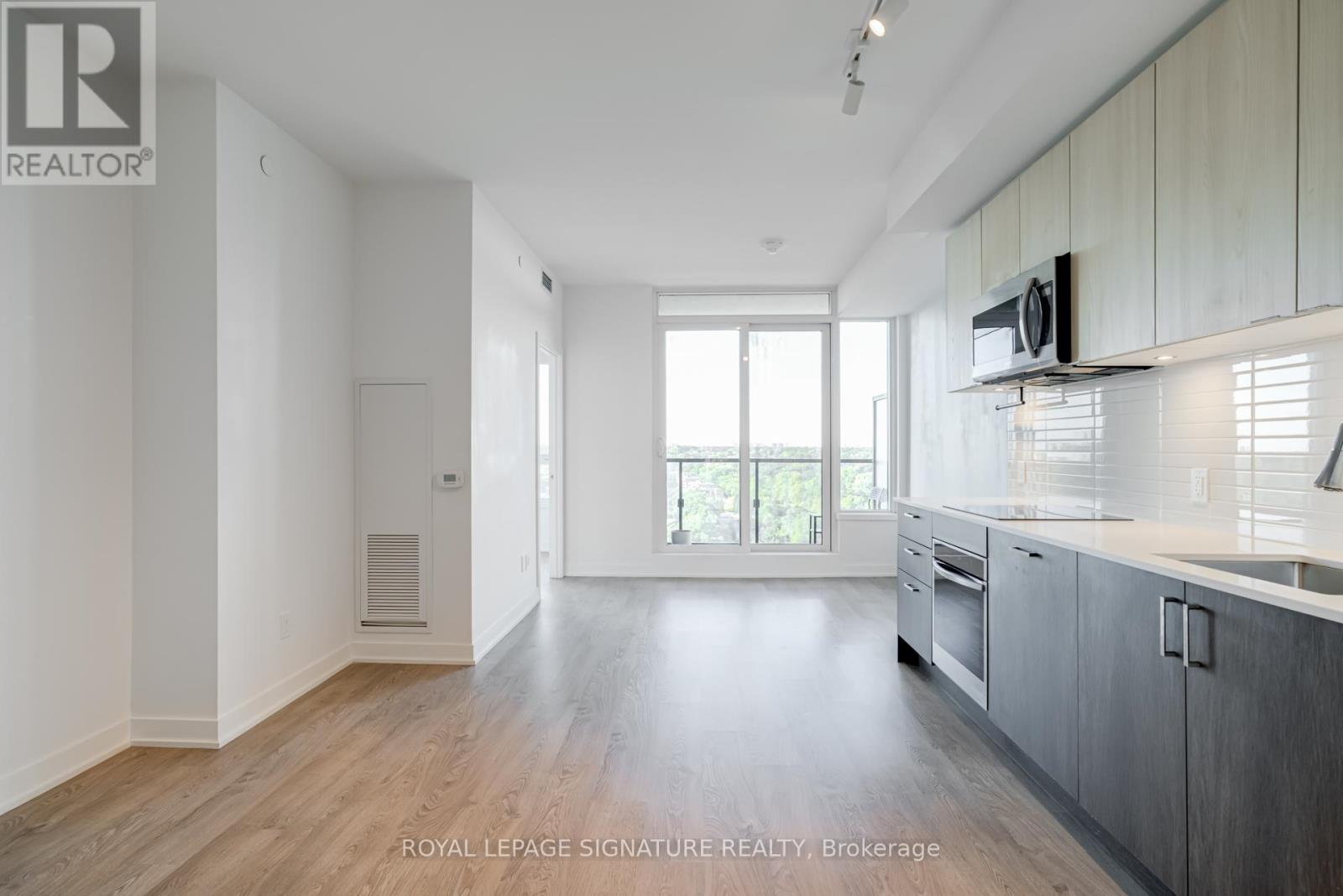 2217 - 1926 Lake Shore Boulevard W, Toronto, Ontario  M6S 1A1 - Photo 11 - W12487281