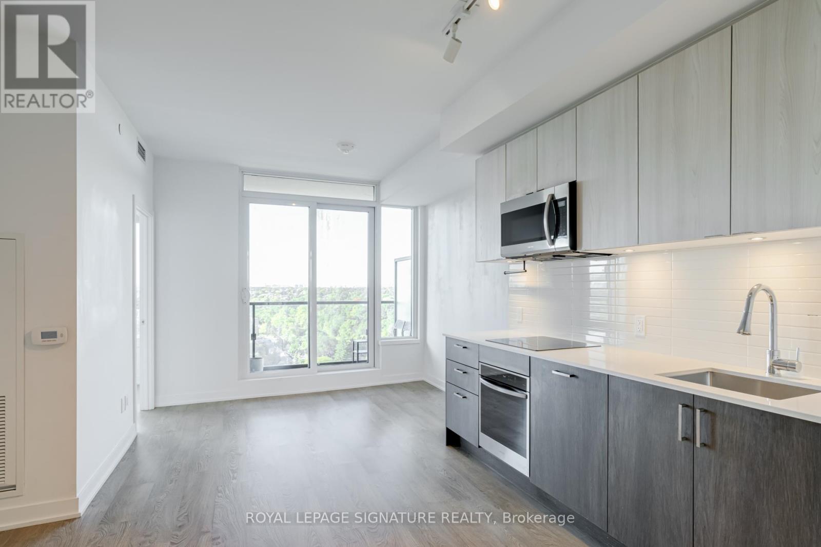 2217 - 1926 Lake Shore Boulevard W, Toronto, Ontario  M6S 1A1 - Photo 12 - W12487281