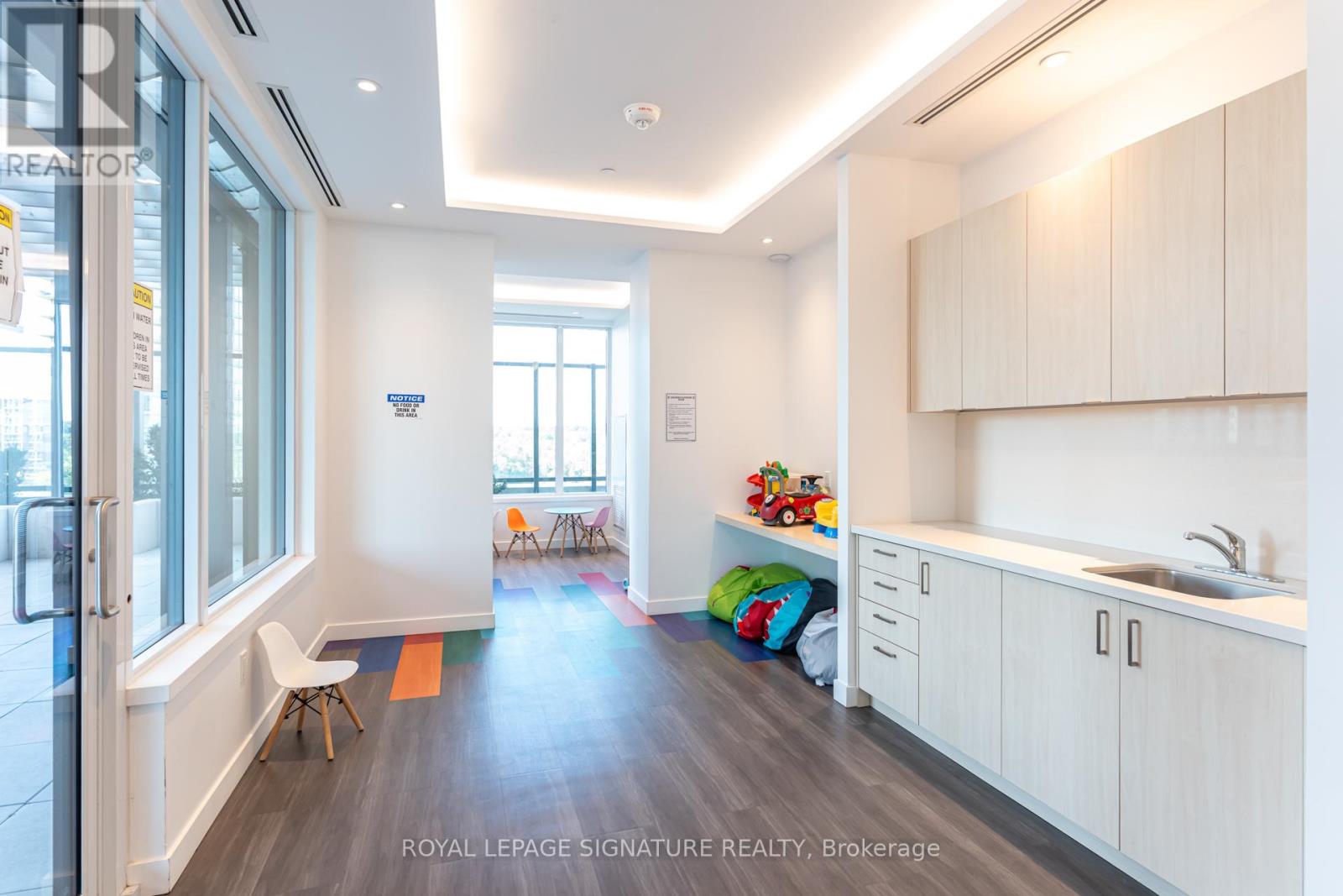 2217 - 1926 Lake Shore Boulevard W, Toronto, Ontario  M6S 1A1 - Photo 49 - W12487281