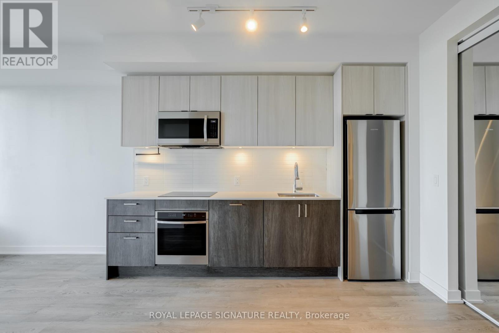 2217 - 1926 Lake Shore Boulevard W, Toronto, Ontario  M6S 1A1 - Photo 9 - W12487281