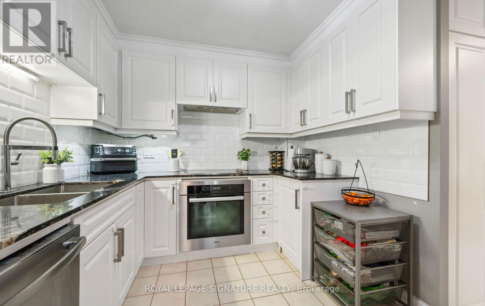 405 - 55 Elm Drive W, Mississauga, Ontario  L5B 3Z3 - Photo 11 - W12487290