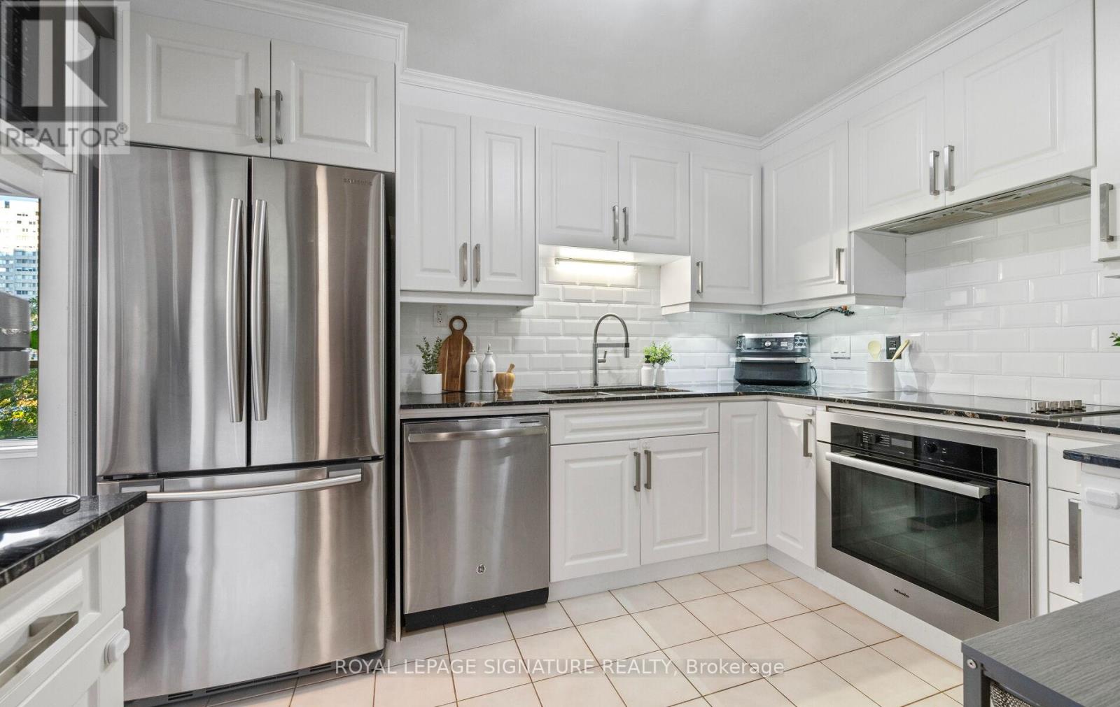 405 - 55 Elm Drive W, Mississauga, Ontario  L5B 3Z3 - Photo 12 - W12487290