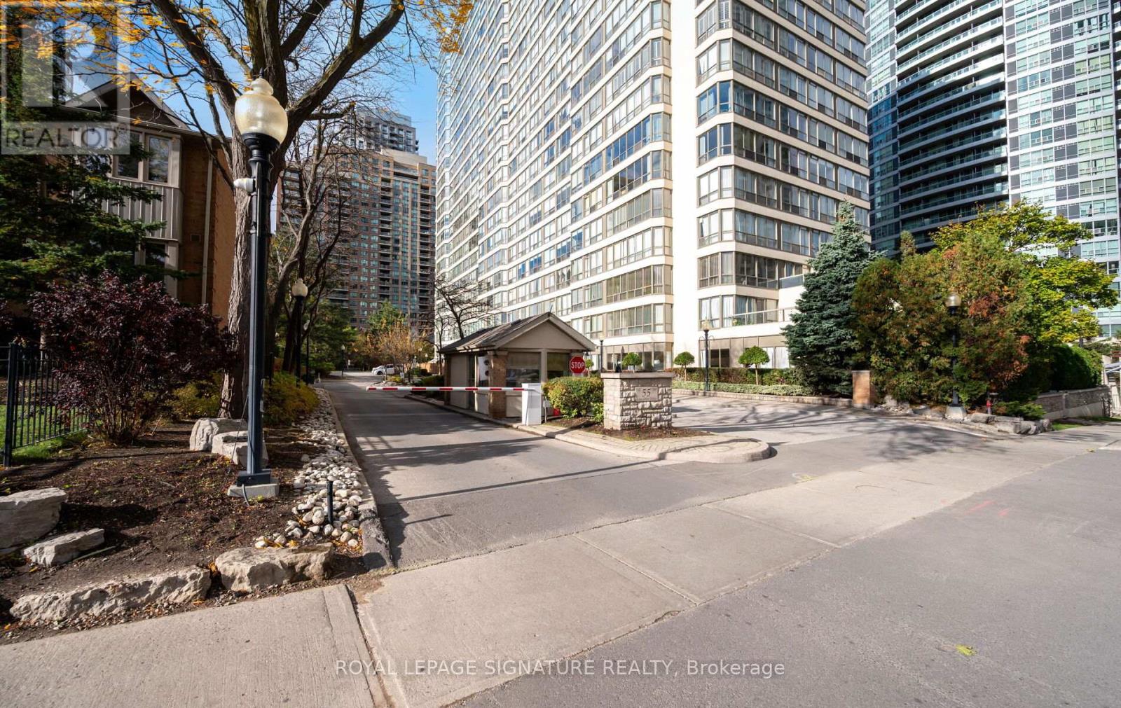 405 - 55 Elm Drive W, Mississauga, Ontario  L5B 3Z3 - Photo 45 - W12487290