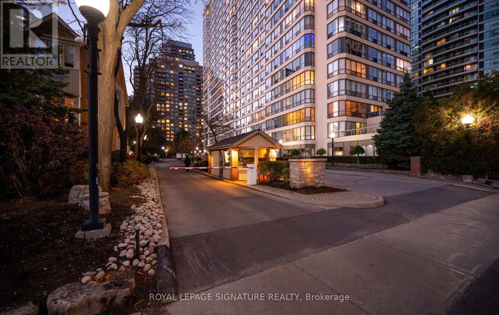 405 - 55 Elm Drive W, Mississauga, Ontario  L5B 3Z3 - Photo 46 - W12487290