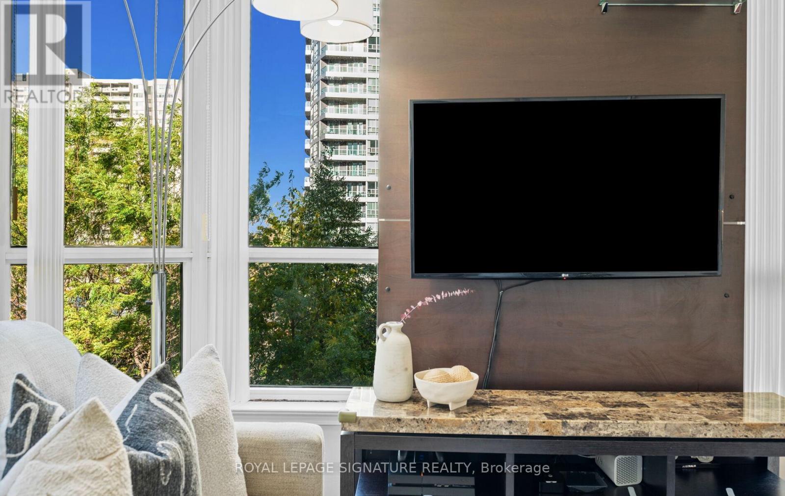 405 - 55 Elm Drive W, Mississauga, Ontario  L5B 3Z3 - Photo 5 - W12487290