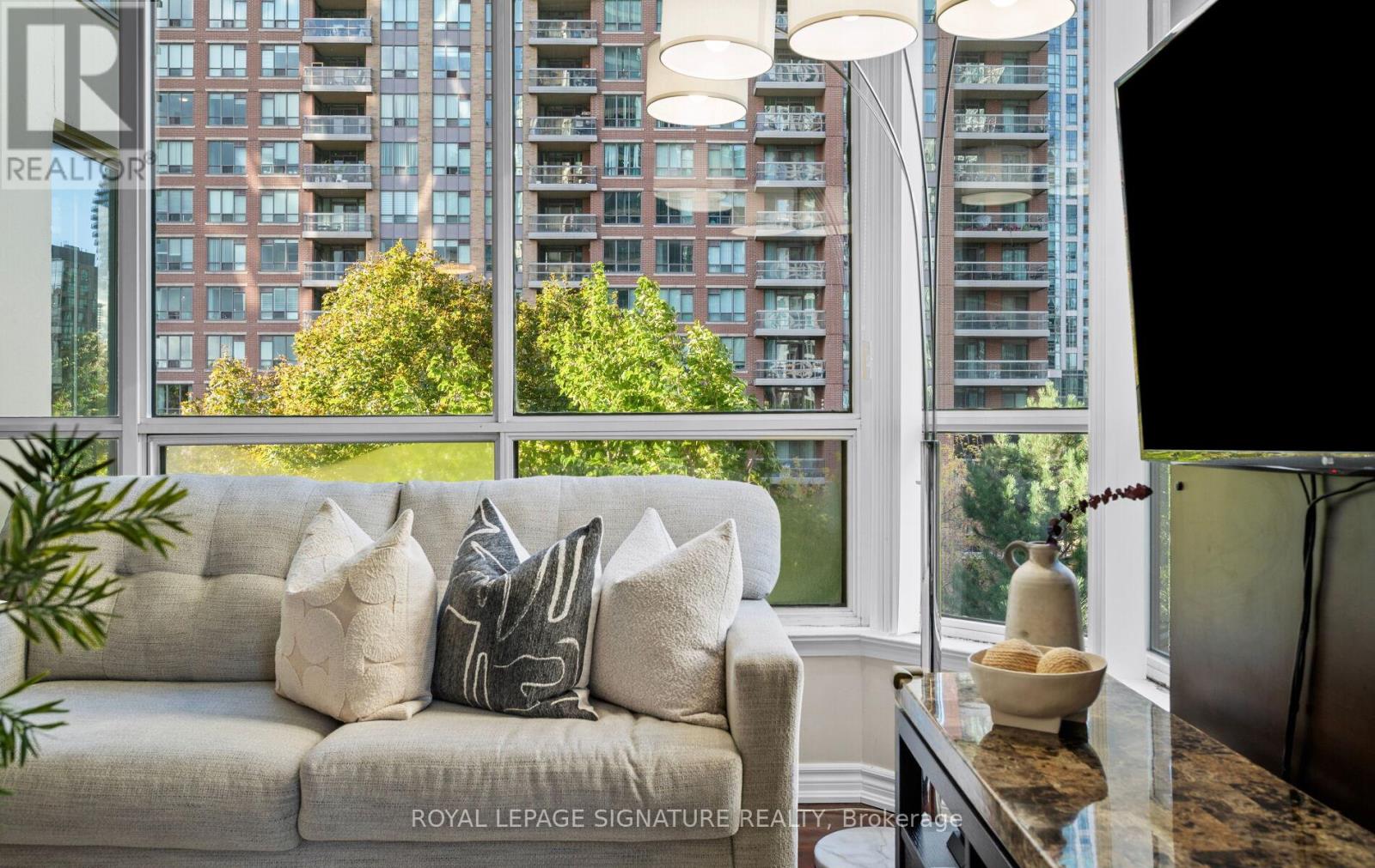 405 - 55 Elm Drive W, Mississauga, Ontario  L5B 3Z3 - Photo 7 - W12487290