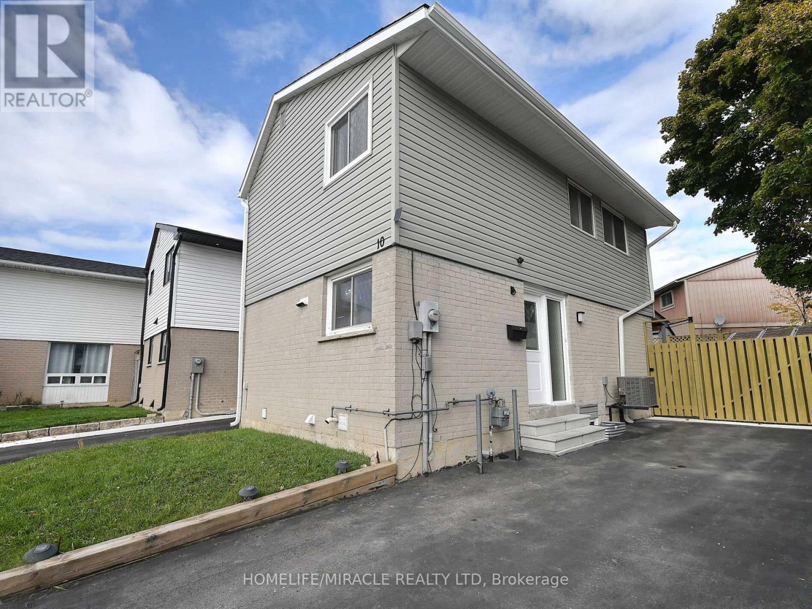 10 GRASS POINT SQUARE, Brampton, Ontario