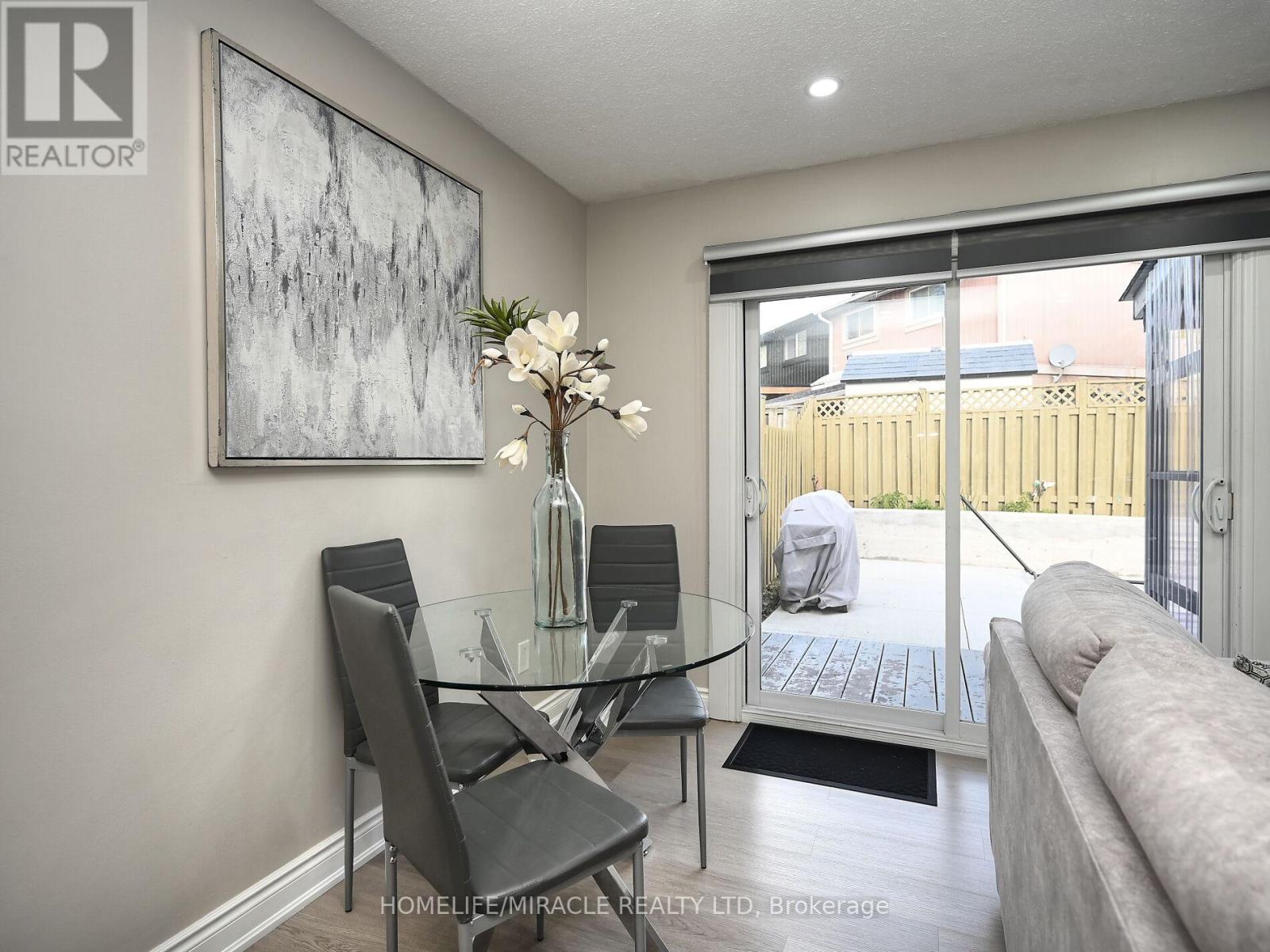 10 Grass Point Square, Brampton, Ontario  L6S 2J2 - Photo 10 - W12487297