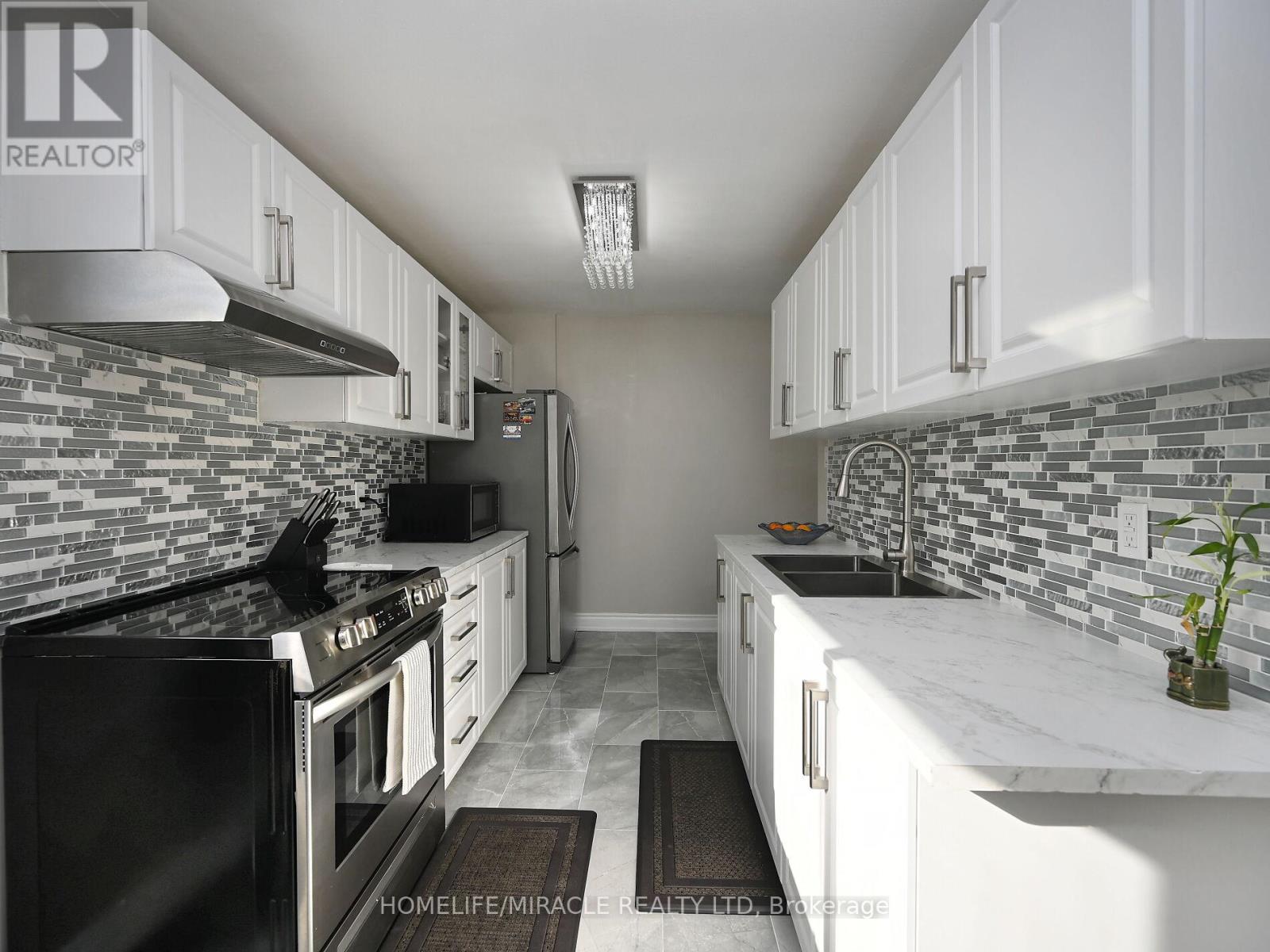 10 Grass Point Square, Brampton, Ontario  L6S 2J2 - Photo 11 - W12487297