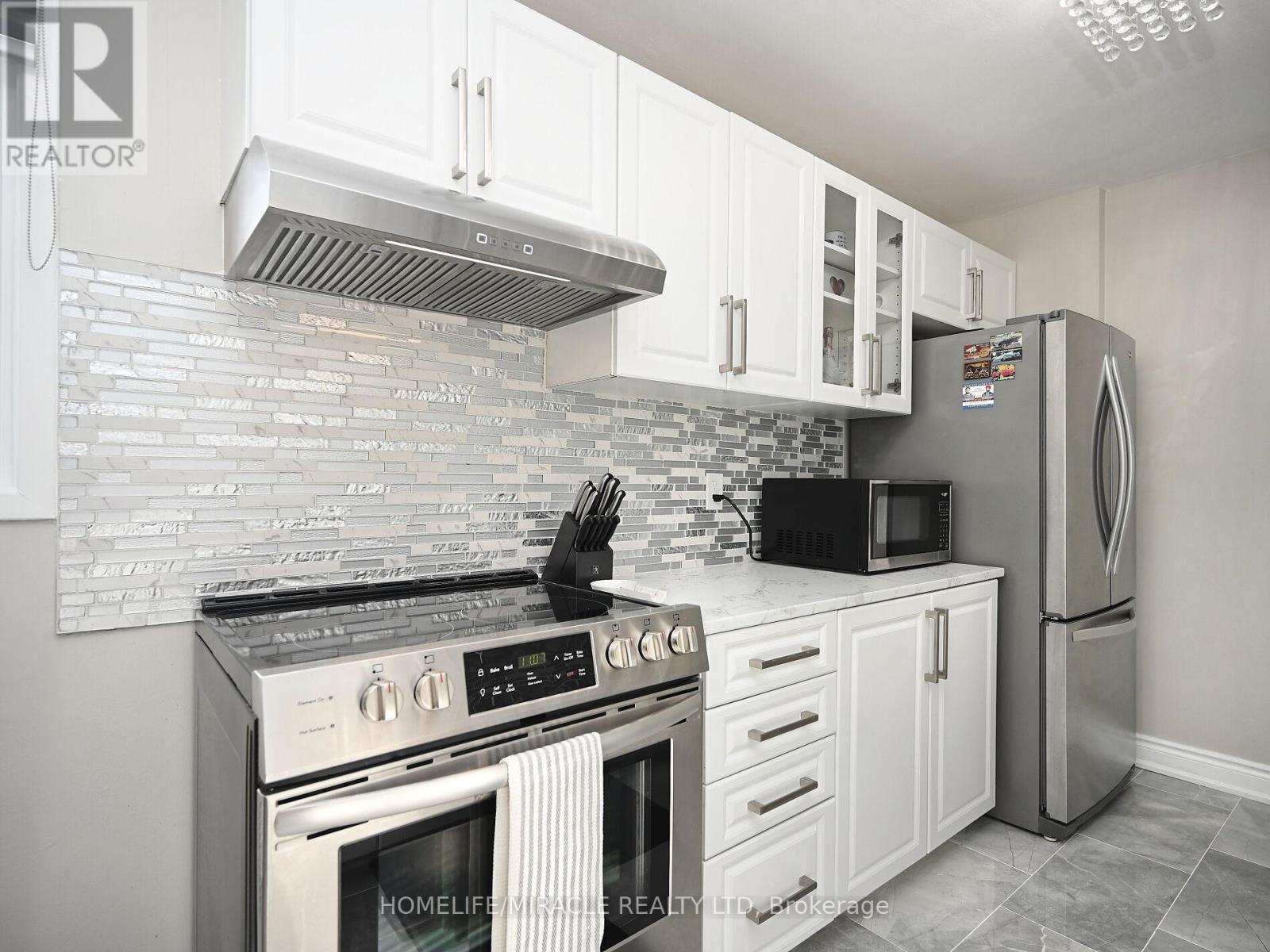 10 Grass Point Square, Brampton, Ontario  L6S 2J2 - Photo 13 - W12487297