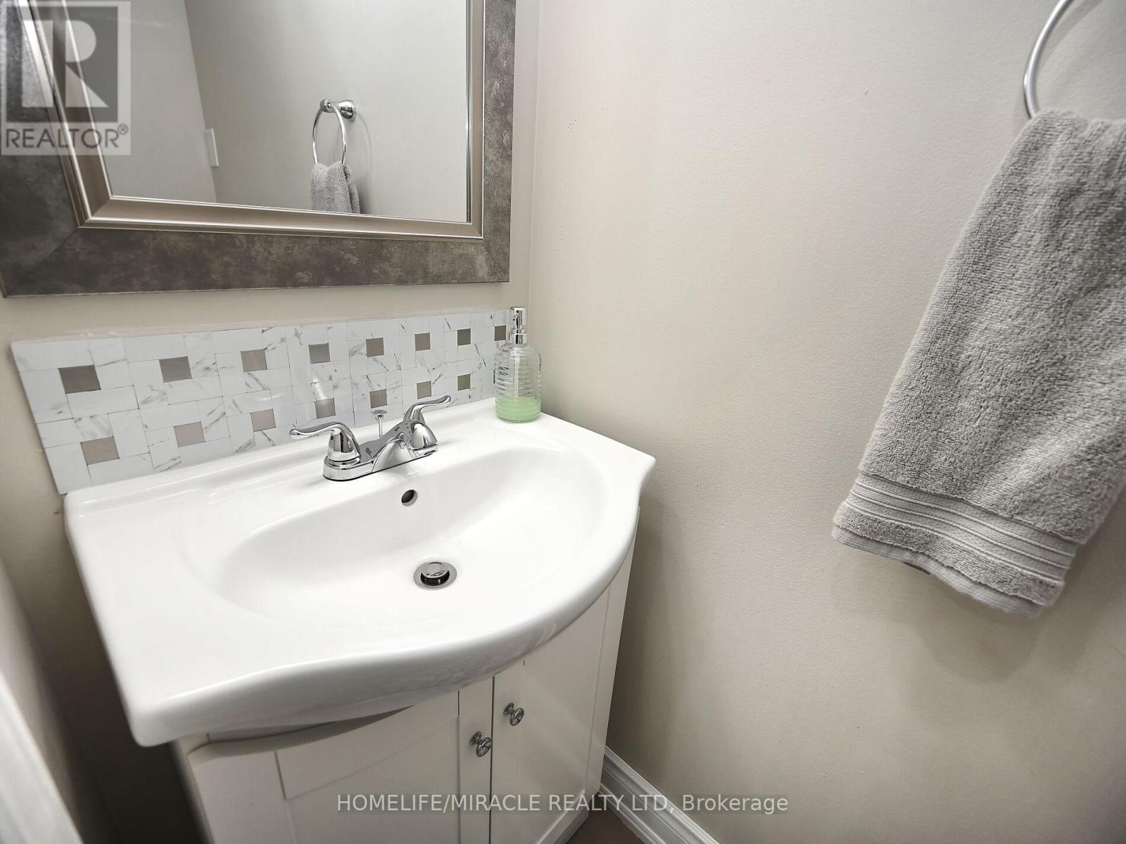 10 Grass Point Square, Brampton, Ontario  L6S 2J2 - Photo 15 - W12487297