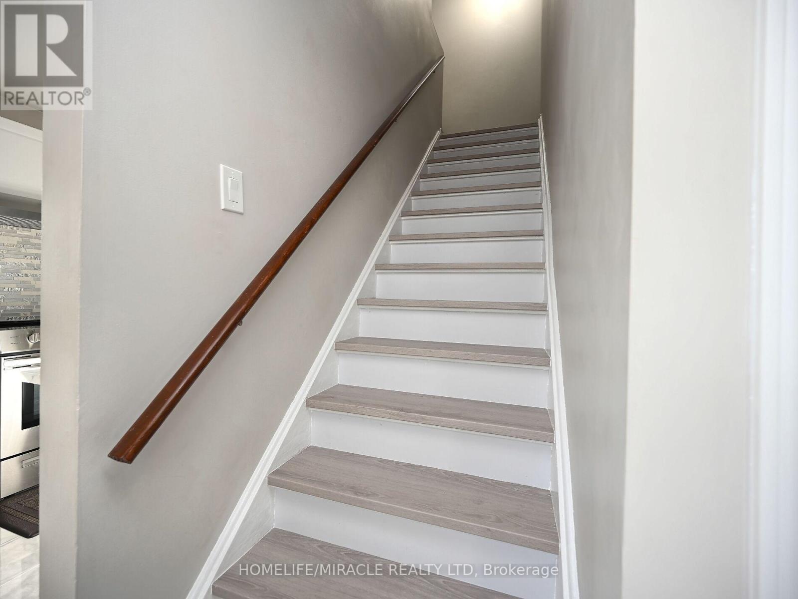 10 Grass Point Square, Brampton, Ontario  L6S 2J2 - Photo 16 - W12487297