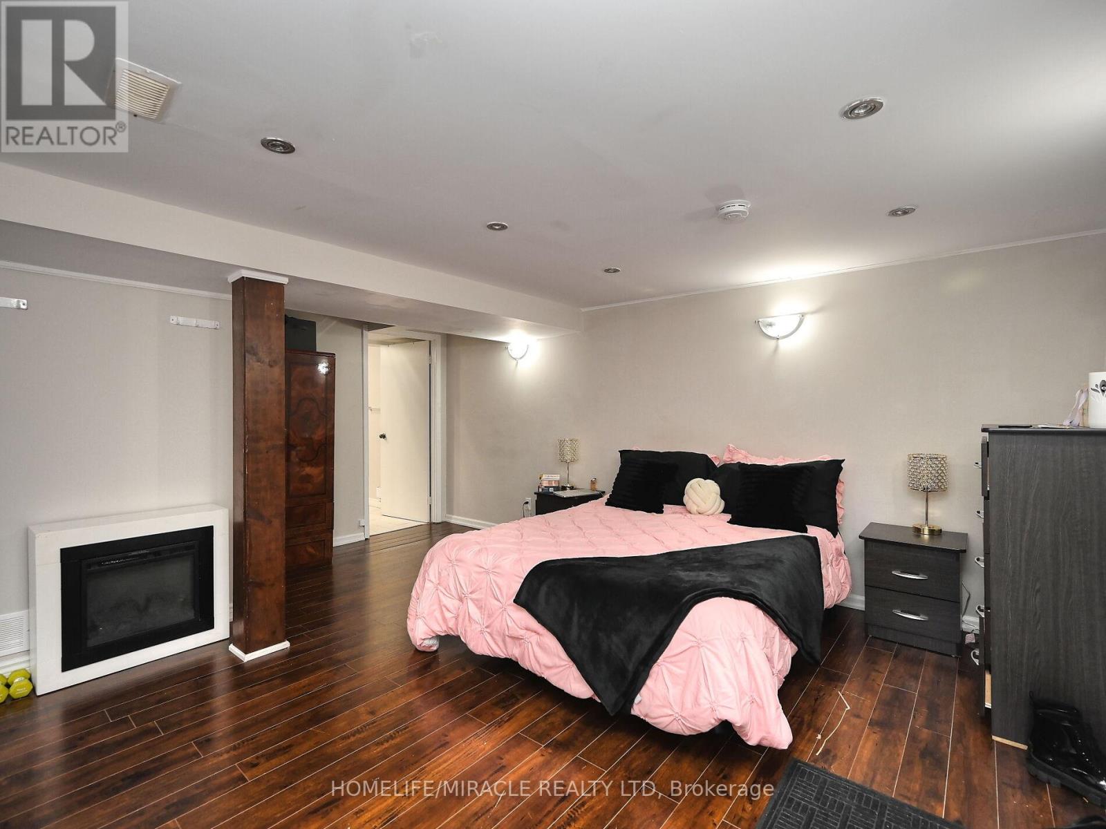 10 Grass Point Square, Brampton, Ontario  L6S 2J2 - Photo 30 - W12487297