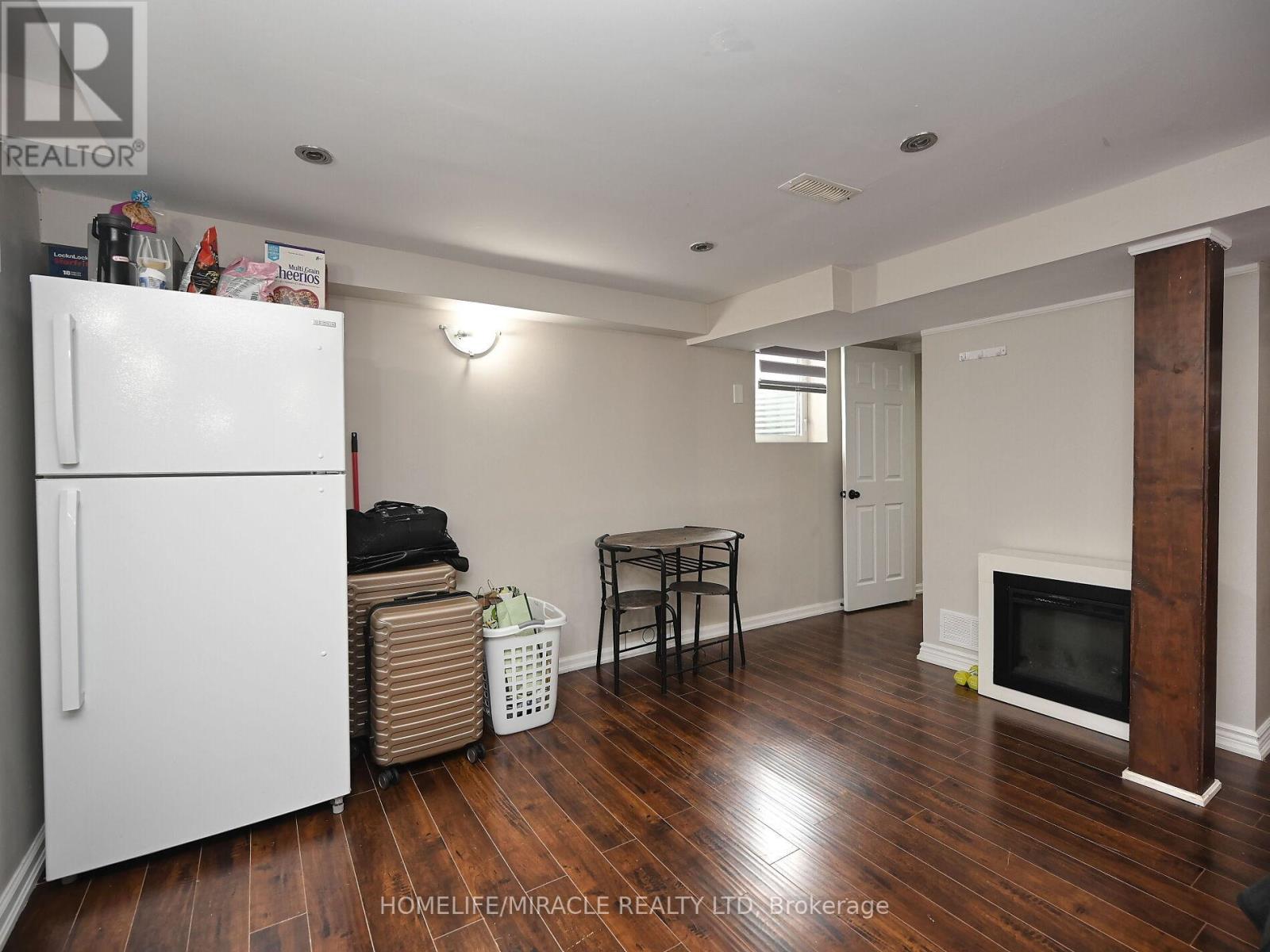 10 Grass Point Square, Brampton, Ontario  L6S 2J2 - Photo 31 - W12487297