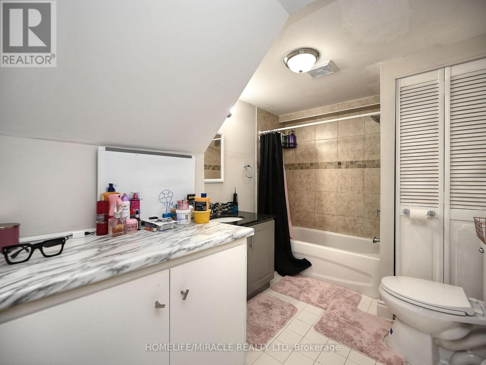 10 Grass Point Square, Brampton, Ontario  L6S 2J2 - Photo 35 - W12487297