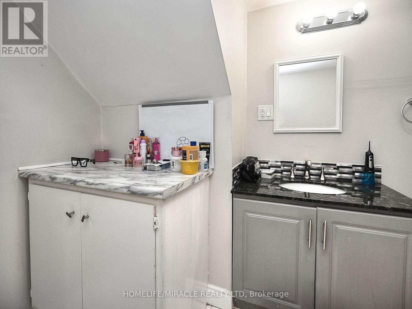 10 Grass Point Square, Brampton, Ontario  L6S 2J2 - Photo 36 - W12487297