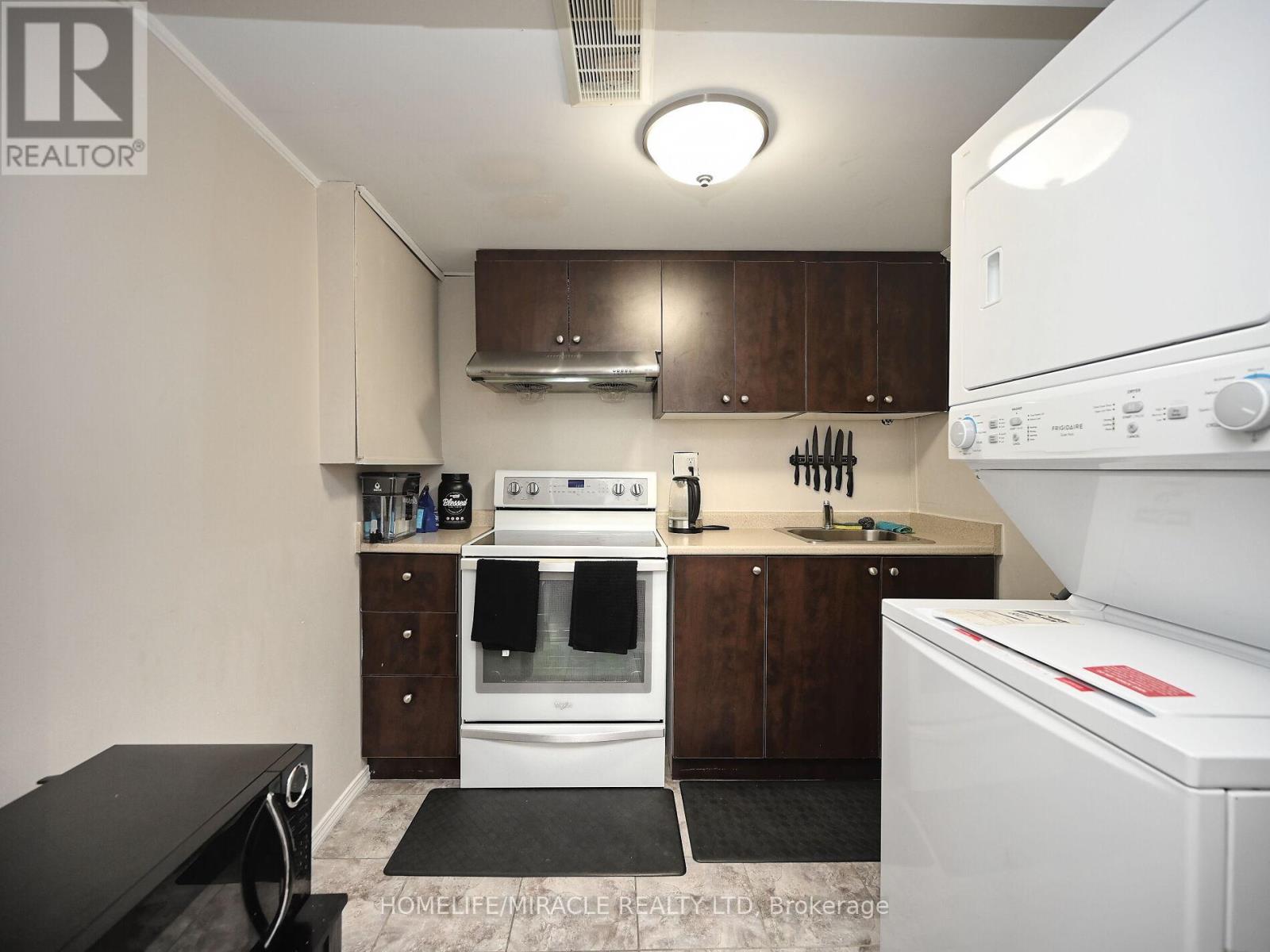 10 Grass Point Square, Brampton, Ontario  L6S 2J2 - Photo 37 - W12487297