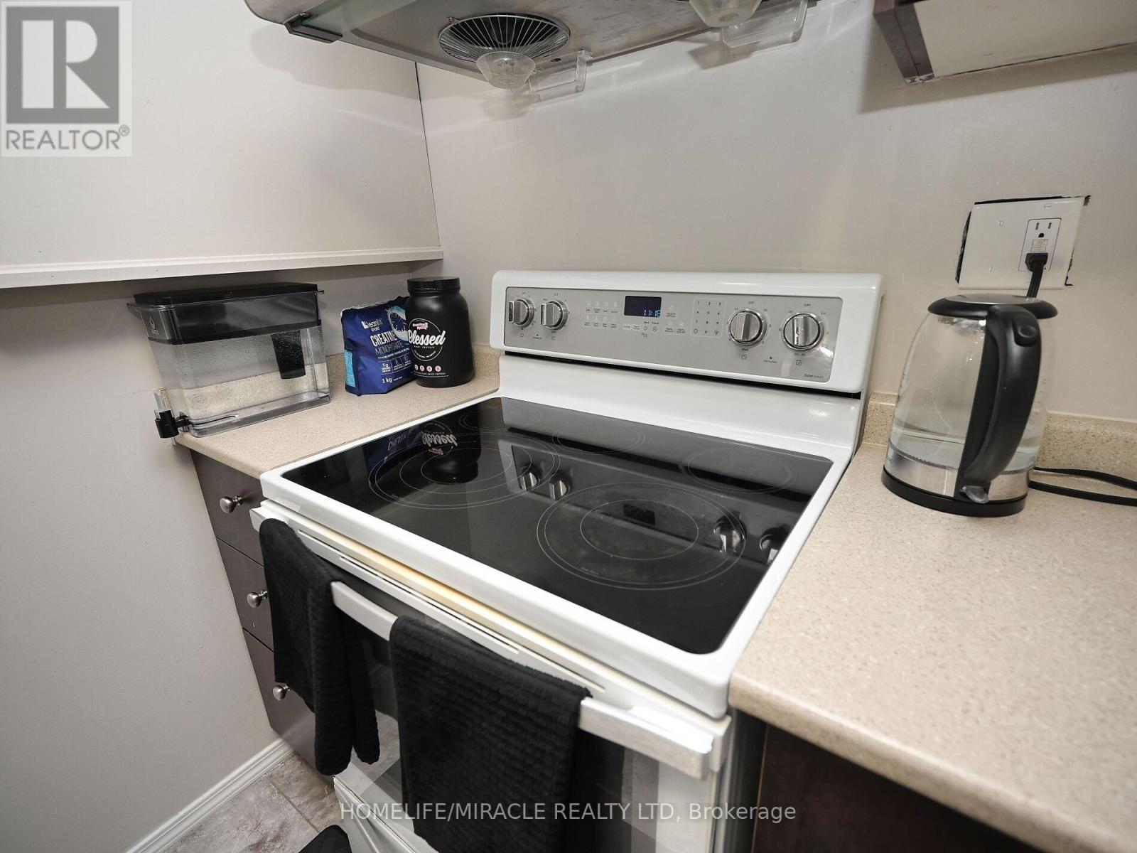 10 Grass Point Square, Brampton, Ontario  L6S 2J2 - Photo 39 - W12487297