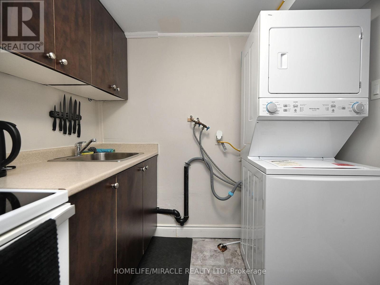 10 Grass Point Square, Brampton, Ontario  L6S 2J2 - Photo 40 - W12487297