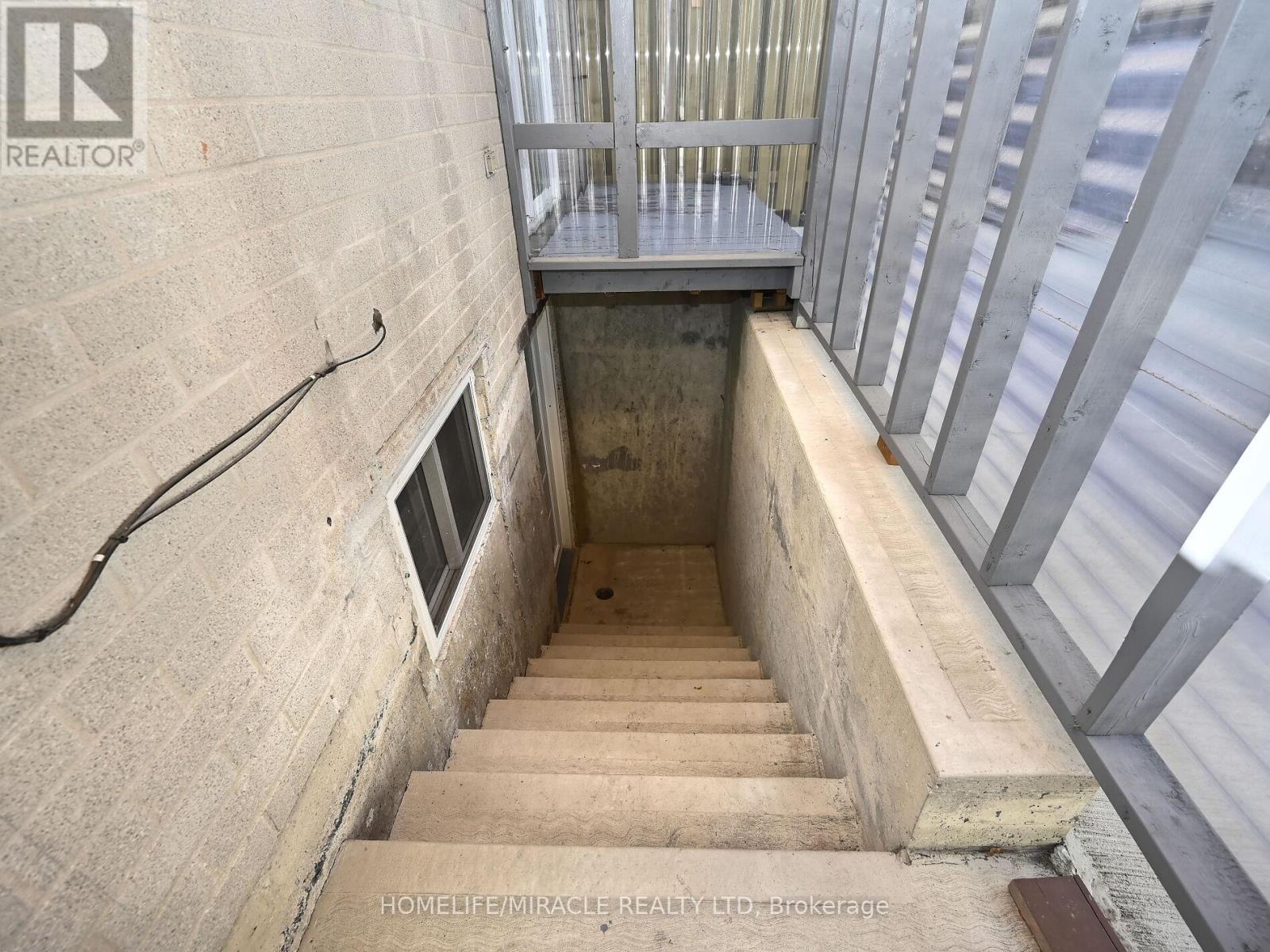 10 Grass Point Square, Brampton, Ontario  L6S 2J2 - Photo 45 - W12487297