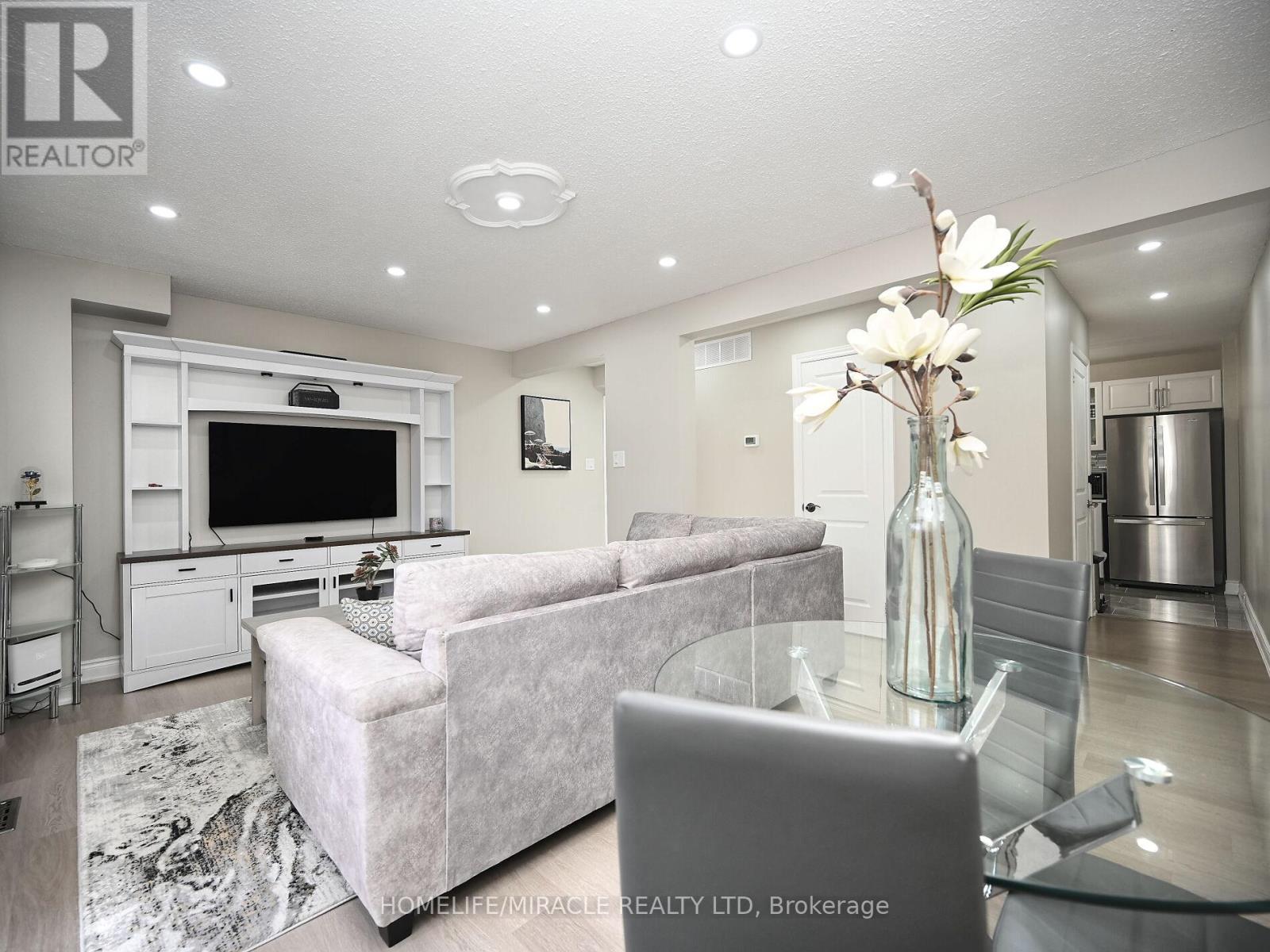 10 Grass Point Square, Brampton, Ontario  L6S 2J2 - Photo 6 - W12487297