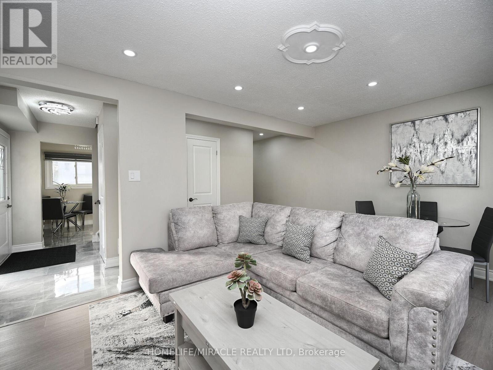 10 Grass Point Square, Brampton, Ontario  L6S 2J2 - Photo 7 - W12487297