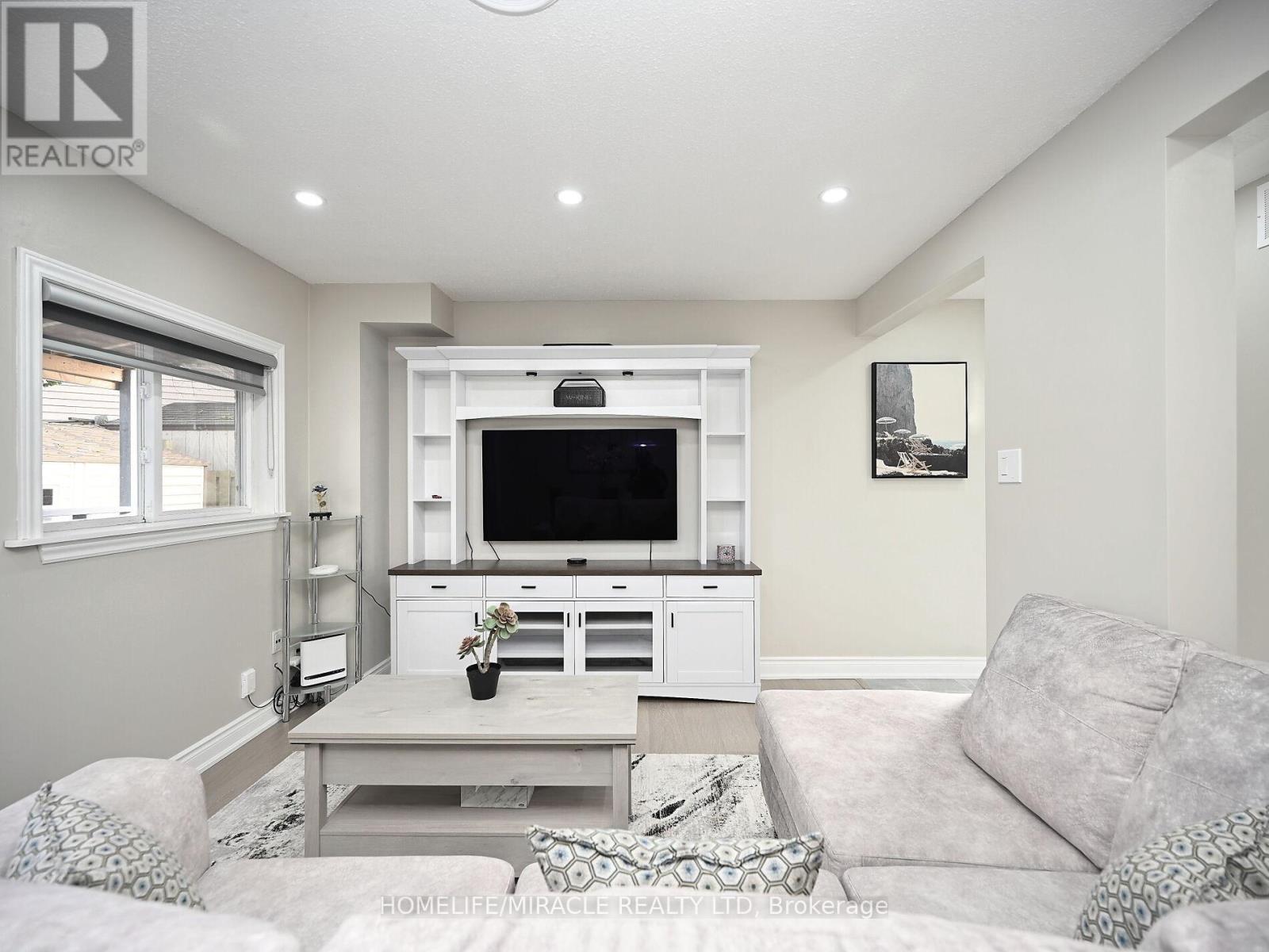 10 Grass Point Square, Brampton, Ontario  L6S 2J2 - Photo 8 - W12487297